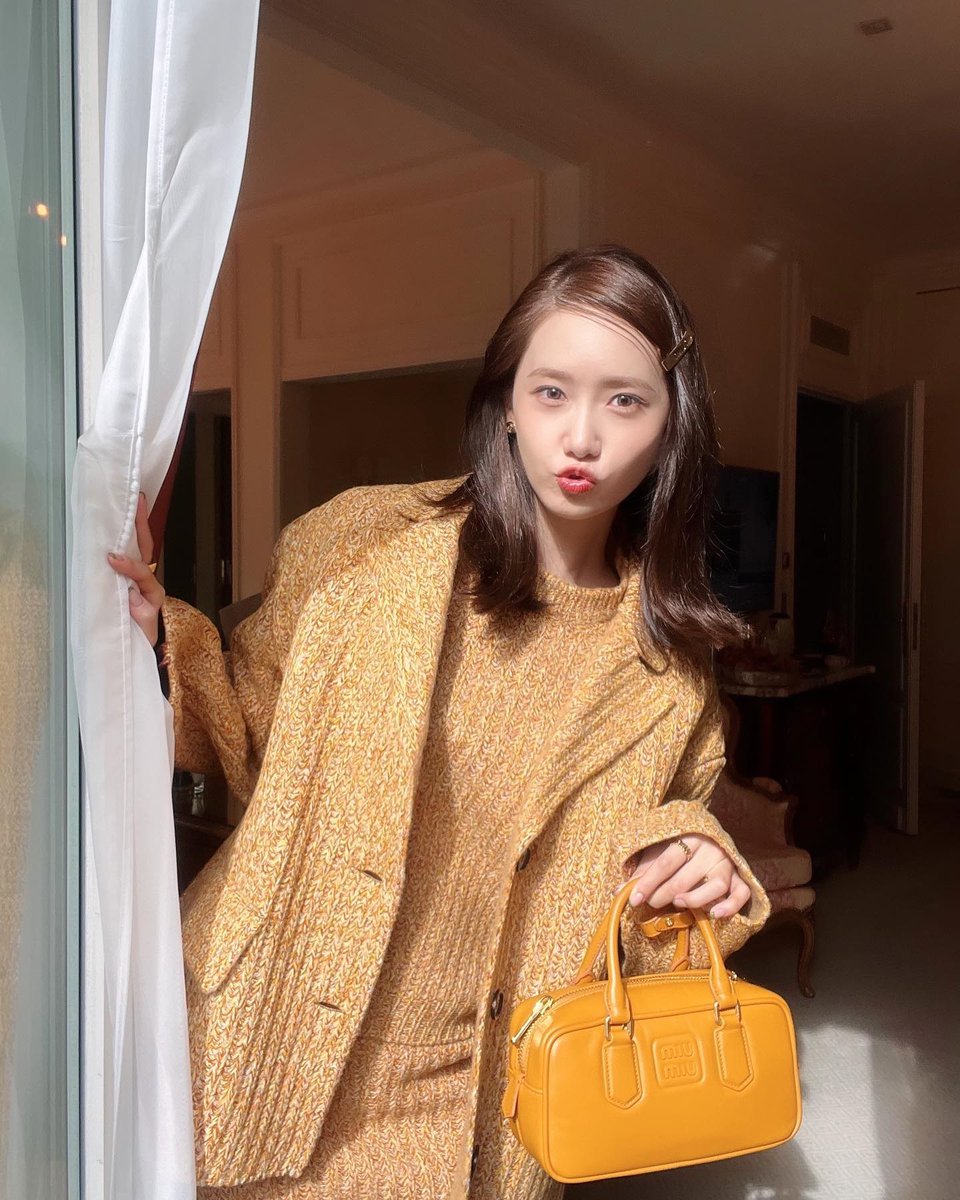 mystarmyangel's tweet photo. [231003-YOONGSTAGRAM CAROUSEL 1/2] Another amazing s/s Fashion Show 😉
in Paris
Breathtaking !

@/MiuMiu #/MiuMiuSS24 #/MiuMiu

YOONA AT MIU MIU PFW23                   
#YOONAxMiuMiu #YOONAxMiuMiuPFW
@MIUMIUofficial #MiuMiuSS24 

#임윤아 #LimYoonA #윤아 #YoonA 

https://t.co/XpiSxAS8ZM