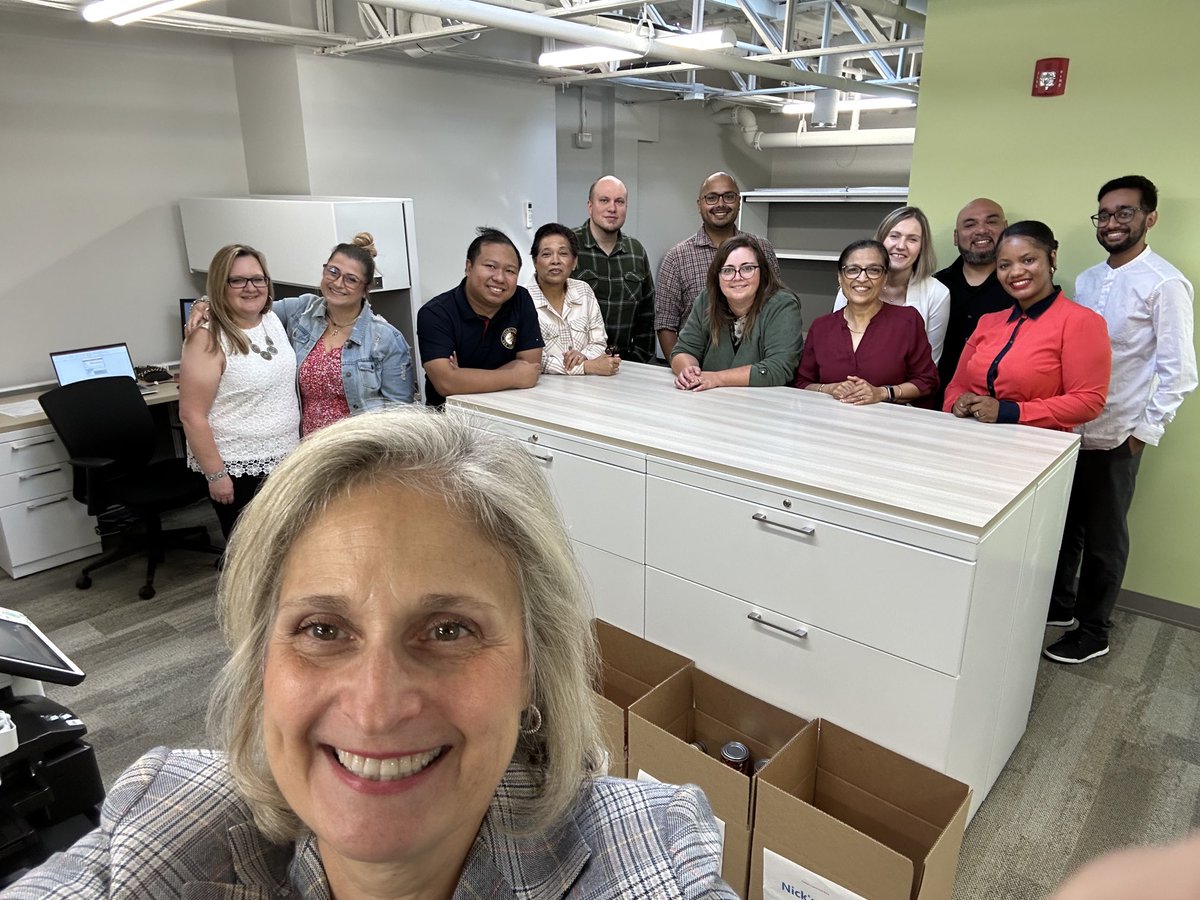 Frugina's tweet photo. Catching up with our contact centre team in Vaughan. In the true Alterna spirit our teams are engaged in a Thanksgiving food drive. All donations welcome. ⁦@alternasavings⁩ #TheGoodInBanking https://t.co/uRbAbZVXbf