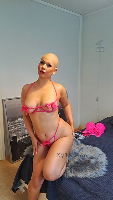I got a bow on my panties cause my ass is a present.  #onlyfansmodel #buzzcut https://t.co/dLexuXU7z<a href="/tag/buzzcut"class="tags"><span>#buzzcut</span></a><a href="/tag/onlyfansmodel"class="tags"><span>#onlyfansmodel</span></a>