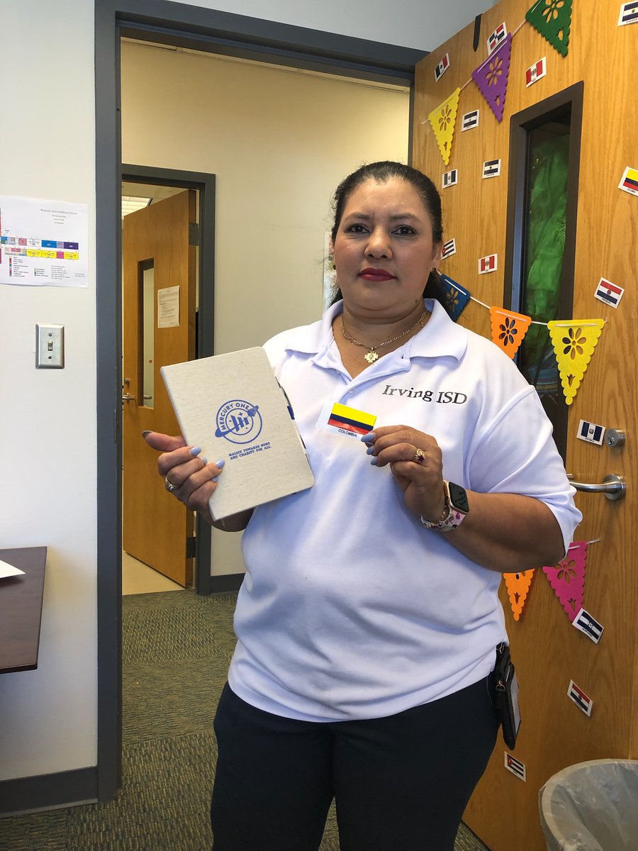 Ms. Portillo found a flag for our Hispanic Heritage celebration! 
<a href="/KinkeadeECS/">Kinkeade ECS</a> <a href="/MrsFloyd/">Shameka Floyd</a> @HispanicHeritageMonth