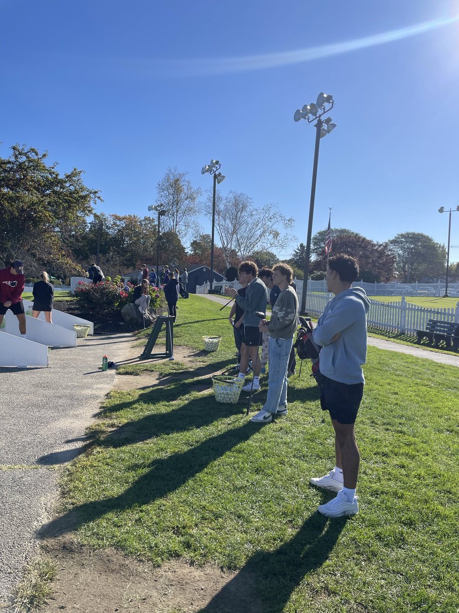 wellness_hw's tweet photo. THANK YOU @sunairgolf &amp; @CFC_CherryFarm for accommodating our Gr 12 Lifetime Activities &amp; Comp Games class yesterday. https://t.co/oiEgX0iPLK