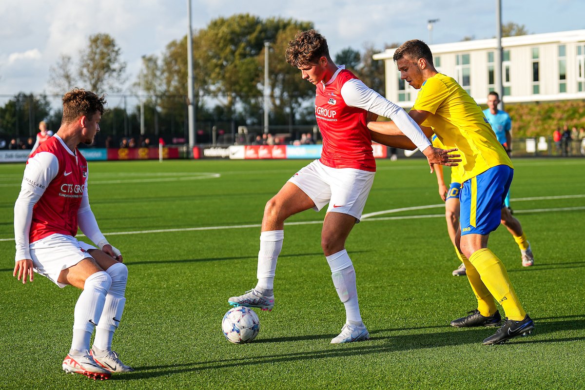 AZAlkmaar's tweet photo. 46. Drie wissels AZ: 

🟢 Smits
🟢 Oerip
🟢 Atikallah
🔴 Smit
🔴 Schouten
🔴 Kwakman

#azkla #UYL 7-0 https://t.co/1X6YdktPBr