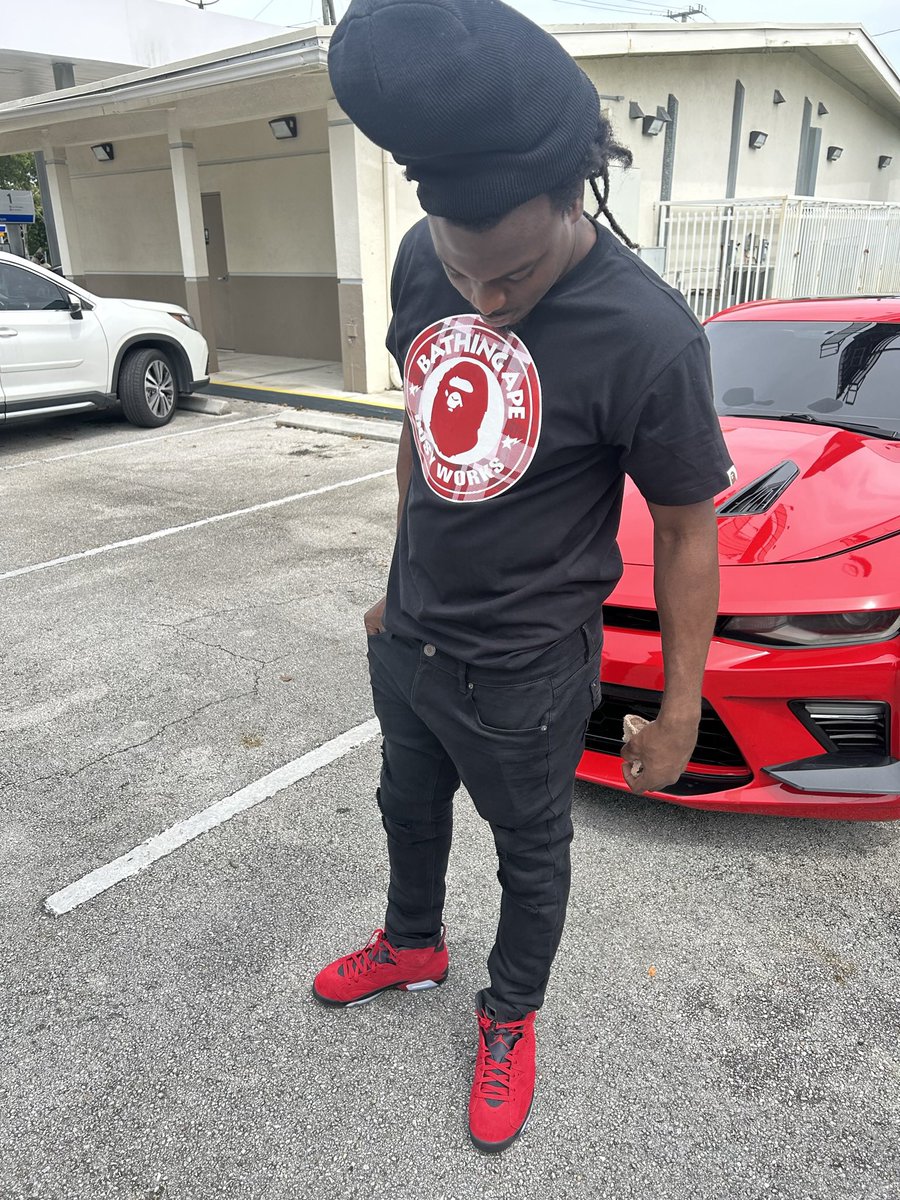 lowkeyrobbo's tweet image. Young nigga out the way steady running up that cheese 🌴💙#lltheguys💔