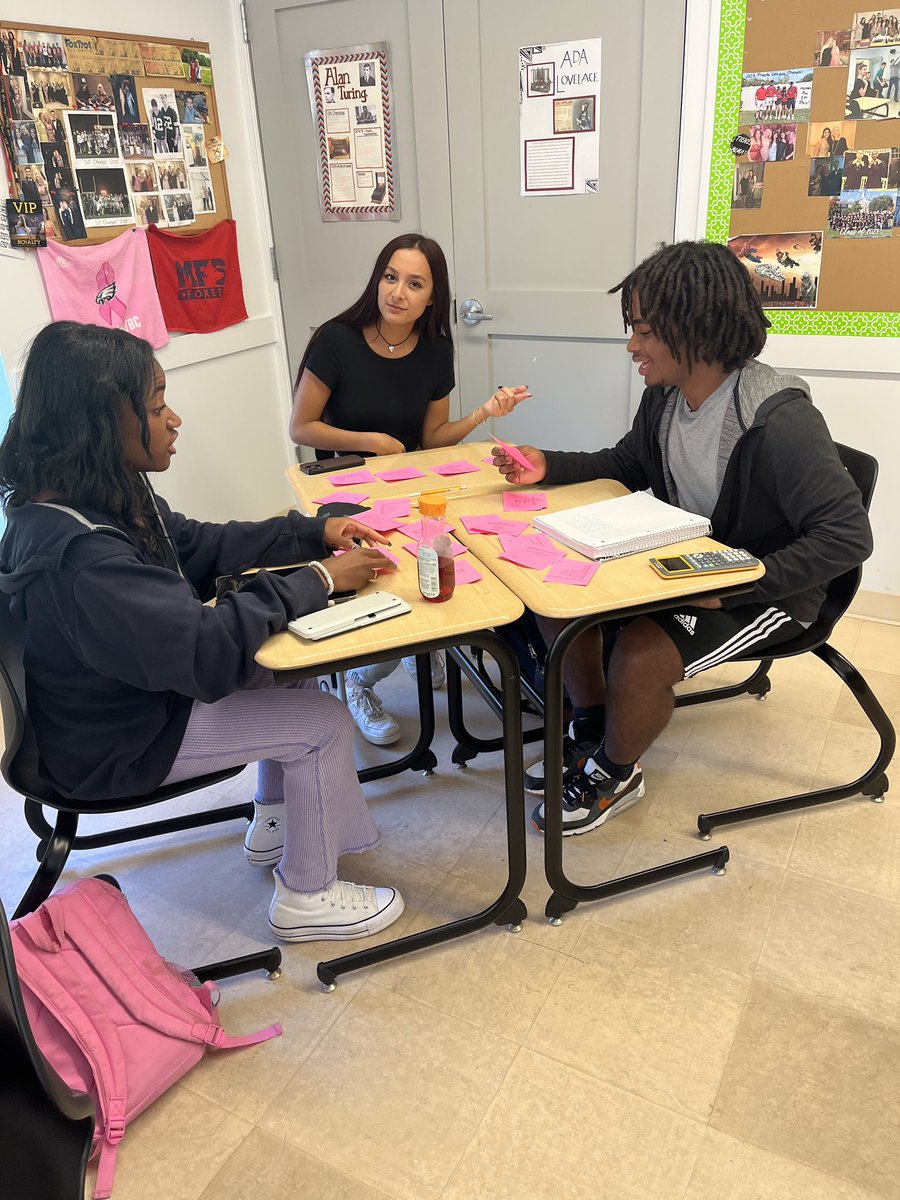 klubrantmfs's tweet image. Statistics students matching summary data with the correct graphs. They did a great job applying their learning! Thanks to Mr. Ottman (aka The Statistics Master) for the activity. @mfsfox