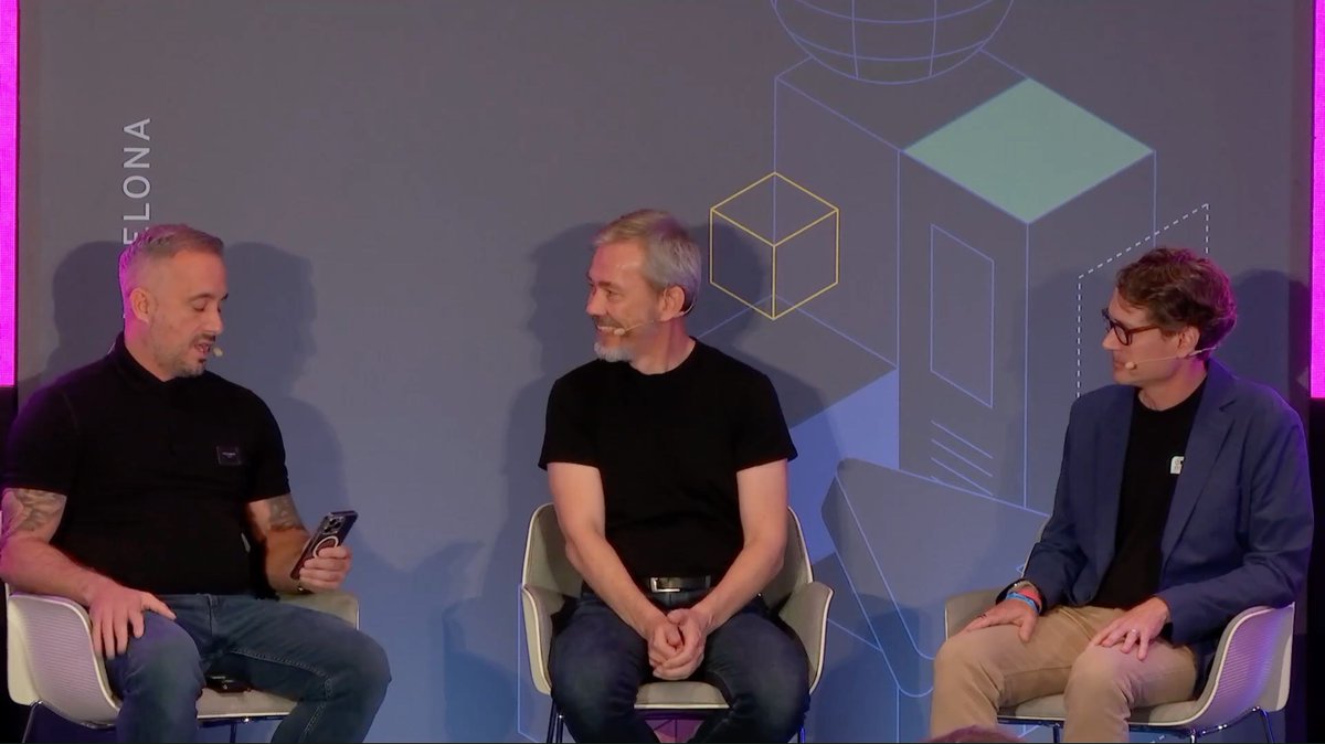 😱 Missed out on the live stream? 💕 Don't worry, we've got you covered! 🚀 Click on the link to catch the exciting conversation between @GalaxisKmb and Todd Barr, CMO, as part of #SmartCon2023 😎  Moderator: <a href="/DverseCOO/">Piqario</a> 
👉  smartcon.chain.link/video-on-deman…