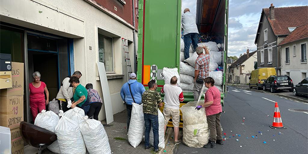 kiloutou's tweet photo. Direction l'IDF où Philippe Autréau, Directeur Matériel Région, a lancé l'initiative de collecter les #bouchons pour les remettre à l'association @Coeur2Bouchons. Les fonds issus de ce transfert permettent ensuite de venir en aide aux personnes en situation de #handicap. Bravo👏 https://t.co/QHmca5mdzD