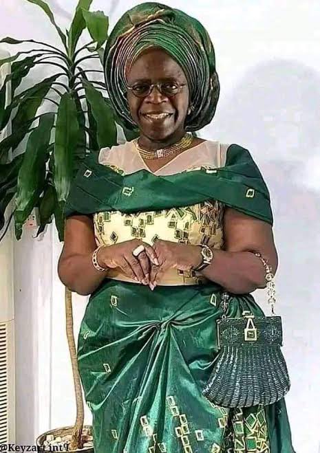 ab17860's tweet photo. The look of the new #nigeria president. Mrs. Bola A Tinubu 🤣🤣
#OBIDIENTS over to U
@Ecowas_cdc come and carry ur chairman 

#africa/Nigeria/CSU https://t.co/SaRIxTWSSa