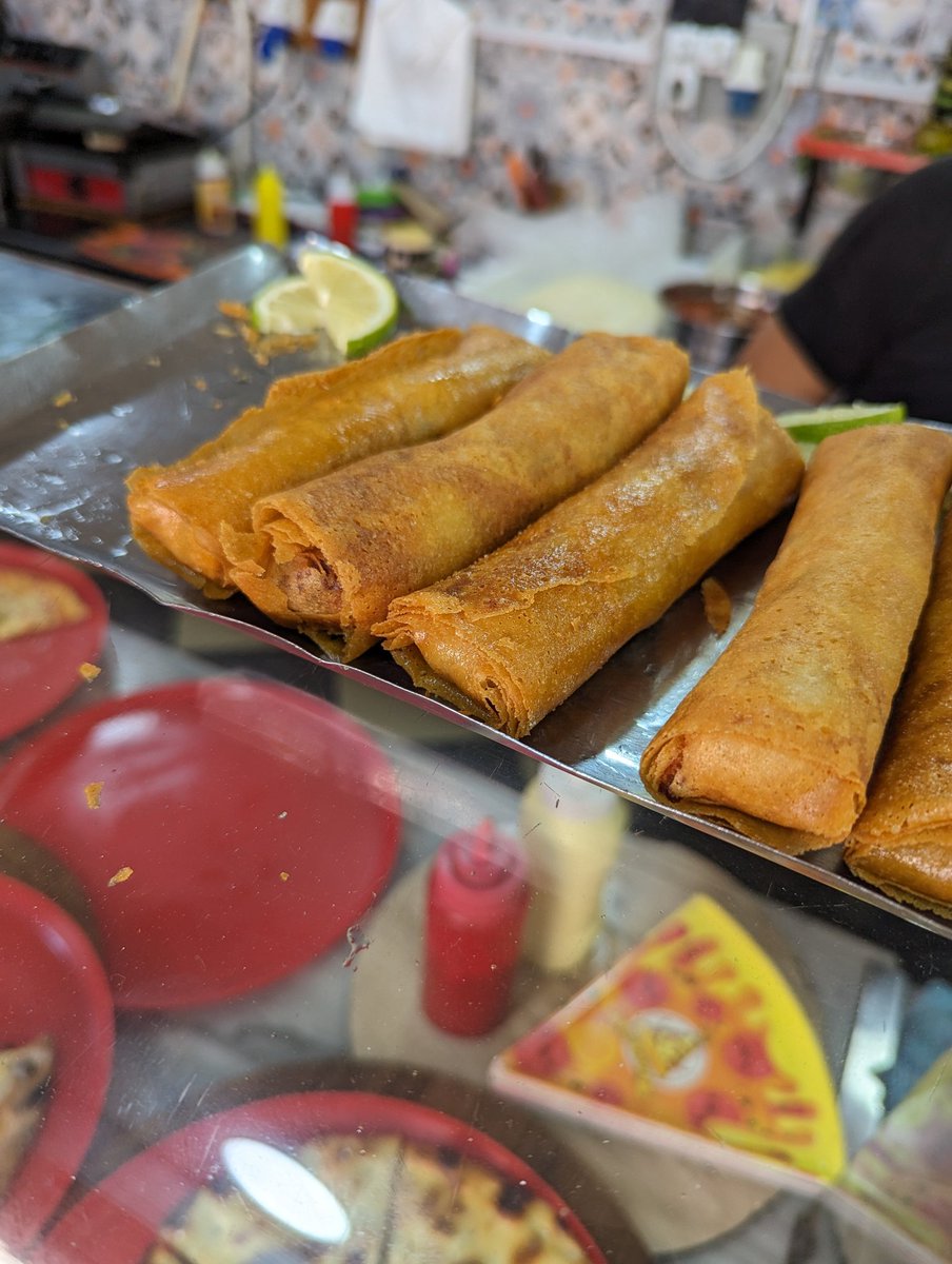 Okay so the Algerian pizza might have been top notch, but of course there was so much more cuisine to dig into. Top marks to the vegetarian cous cous in Algiers, the seafood feast in Tipaza, the Chakhchoukha in Constantine, and the Borek in Algiers' Kasbah. #algeria #bgtw