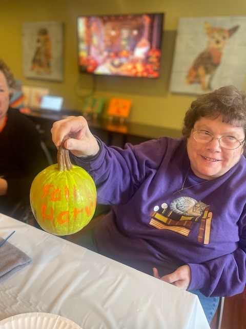 AshfordPlaceHC's tweet photo. Pumpkin painting! 
#Artisans #SeniorLiving #TrilogyLiving https://t.co/mNhdrYZbZK