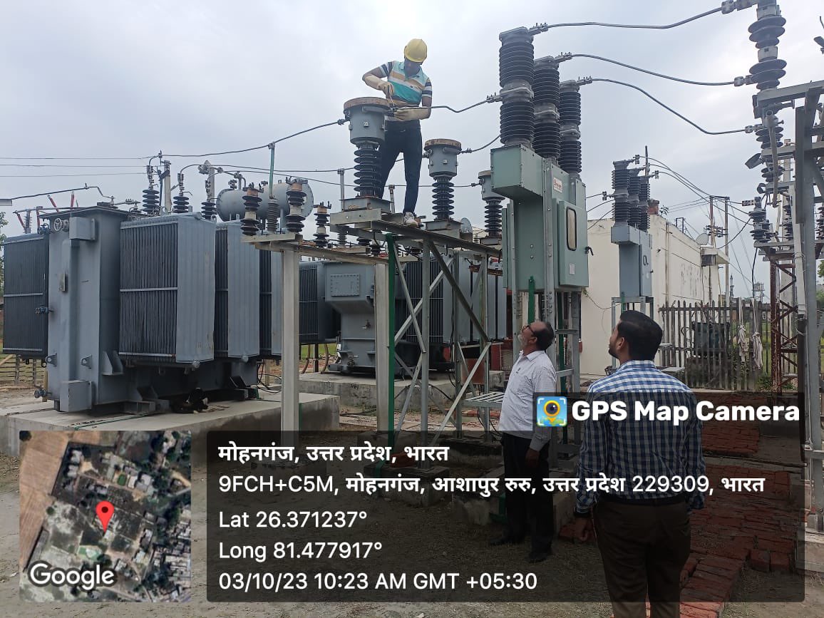 विद्युत वितरण खंड तिलोई  के अंतर्गत उपभोक्ताओं को निर्वाध्य पूर्ण विद्युत आपूर्ति देने हेतु अनुरक्षण का कार्य करते विद्युत कर्मचारी