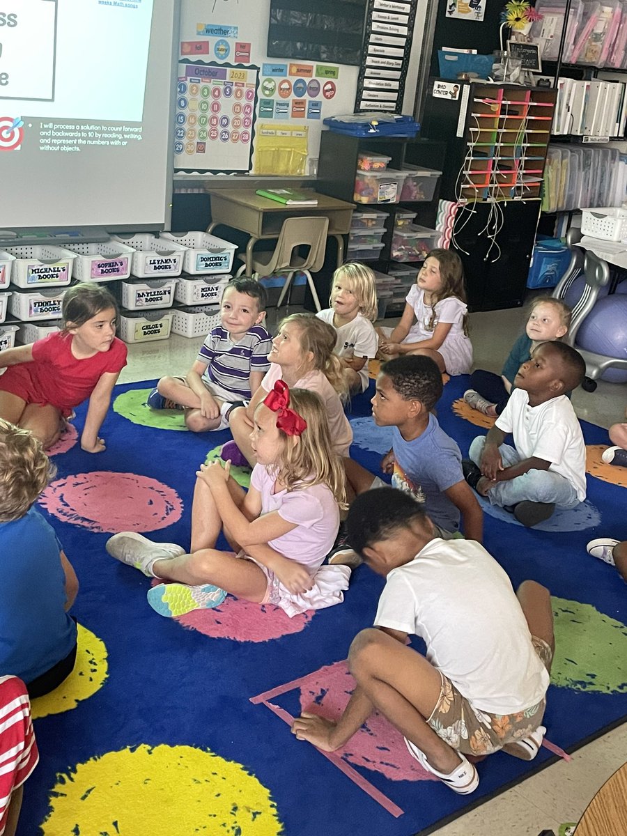 Mrs. Buckley’s kindergarten class is practicing counting forwards and backwards to 10!@EthridgeES