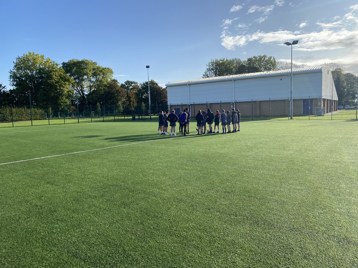 AdamDovePE's tweet photo. Big thanks to Mark from @FAWales for delivering the ‘Intro to Refereeing Award’ to year 10 &amp; 11 students this morning ⚽️

Congratulations to our 16 new junior football referees 👏 @johnfrostschool https://t.co/aUiQ3GHcU3
