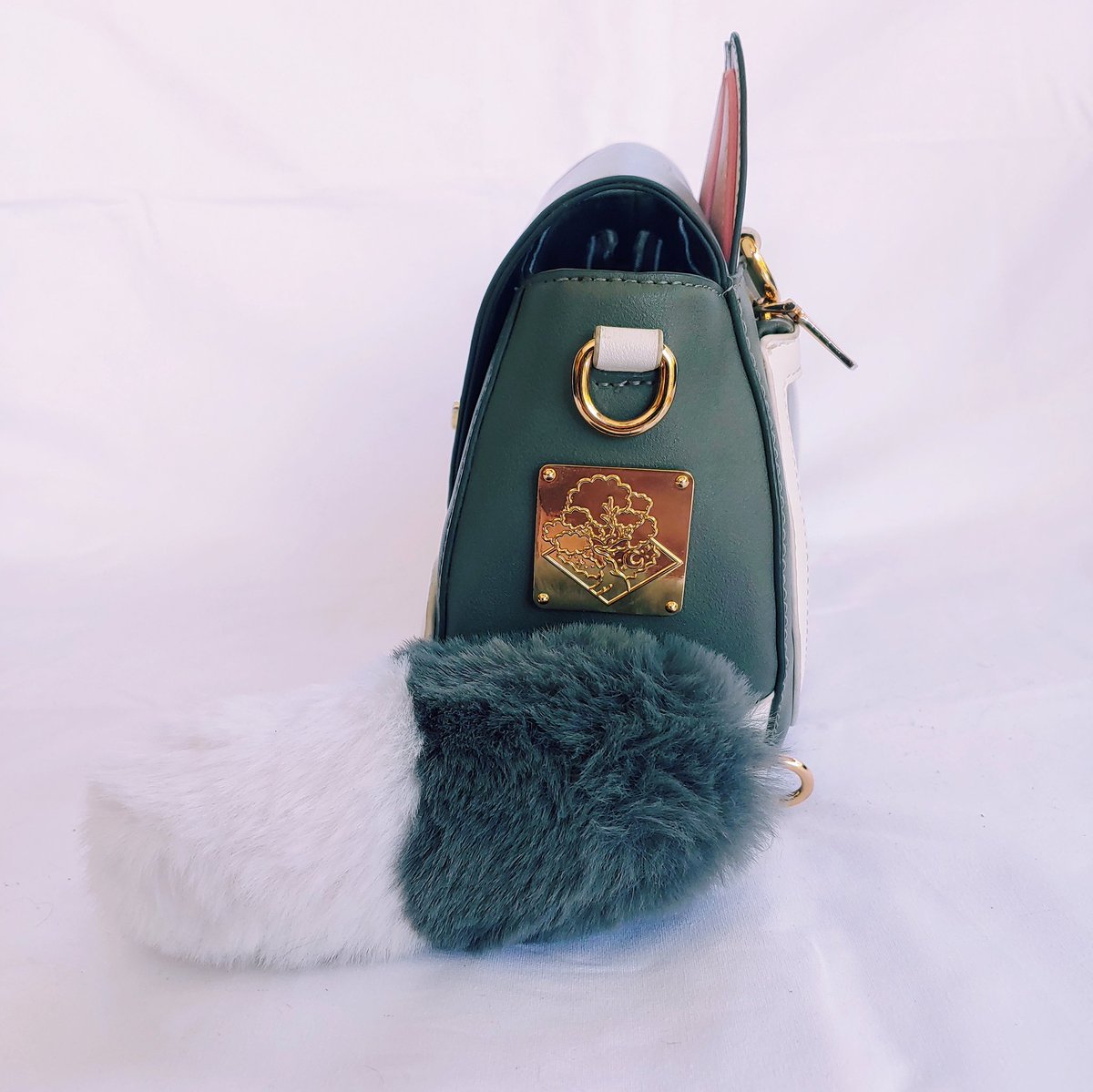 BonBoof's tweet photo. I poured my heart and soul into designing these new bags! There's a few other animals on our stretch goals list that I'd love to add to our collection! If you like my work, please considering supporting the campaign- or spreading the word 🌸

https://t.co/8cS8V3I9I9 https://t.co/yVzAJ35t8p