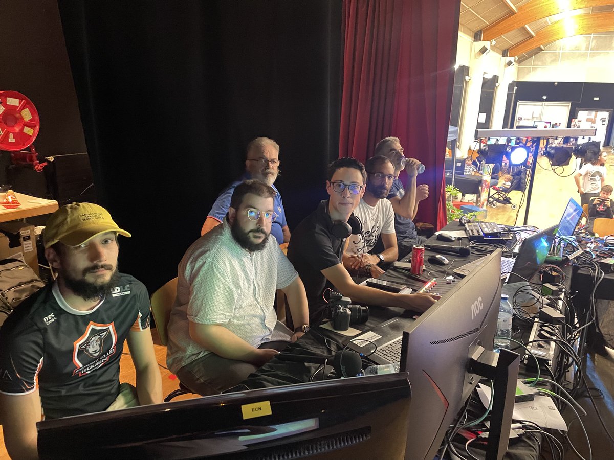 EsportNormandie's tweet photo. Merci à notre équipe de bénévoles et à nos partenaires : @ZGen276 (Ludovic) pour l'éclairage, @TST_Radio_  pour les débats, @MatosandGames &amp; @cyril_2point0 pour le rétro gaming, @bh3_esport pour le matériel ps4, @MatouStudio pour Night &amp; Scape. https://t.co/fRFKMtPfwx