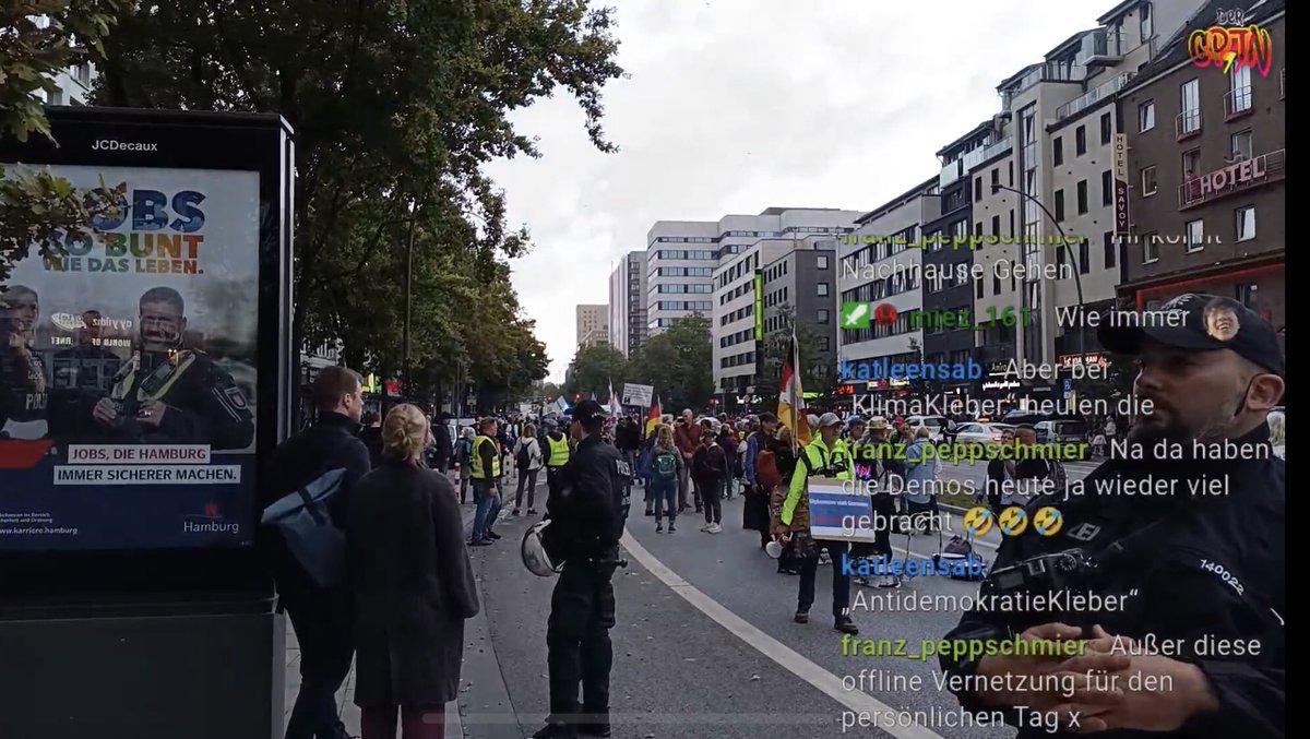 Im #Hamburg blockieren AntidemokratieKleber die Straße 🤦🏻

#Querdenker Demo #hh0310

Da sind mir „KlimaKleber“ lieber ❤️

LiveStream: twitch.tv/der_cptn