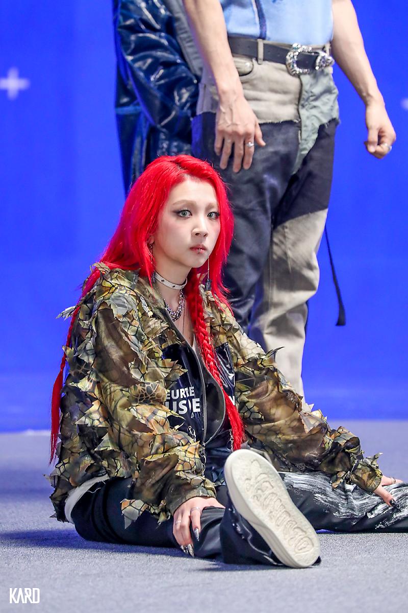 RichyBHidden's tweet photo. Happy birthday @jeonjiwoo1004 !🥳
Our amazing, talented, beautiful color joker! My sunshine on a cloudy day!
I was lucky enough to finaly see you live this year and even take a picture together. Thank you for being you💜
#JWOO #KARD #JIWOODAY https://t.co/lpJsMu74At