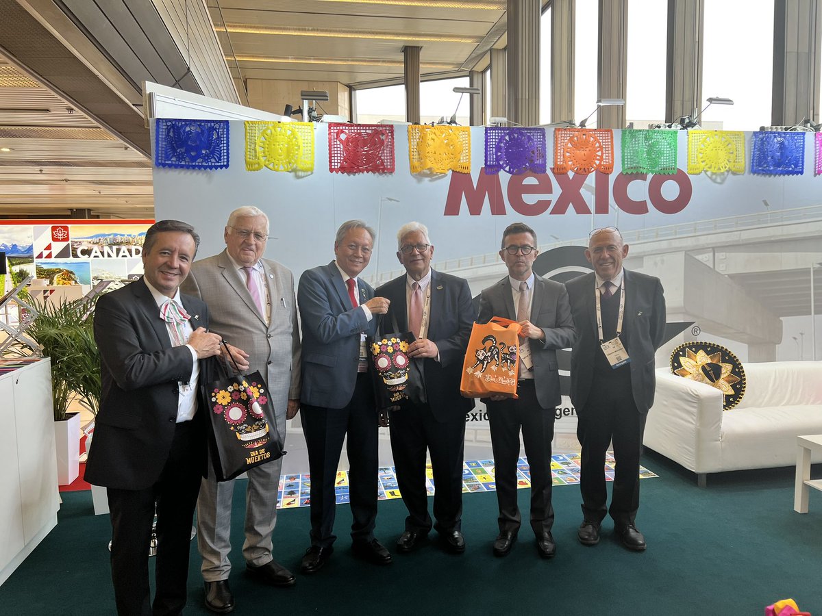 IngCPoon's tweet photo. Inauguración del Pabellón de México en el XXVII Congreso Mundial de Carreteras. Un pedacito de nuestro país en Praga.
Contando con la presencia del Presidente y Secretario de @PIARC_Roads asi como de amigos de los 125 países asistentes. https://t.co/ee7DIZRDFD