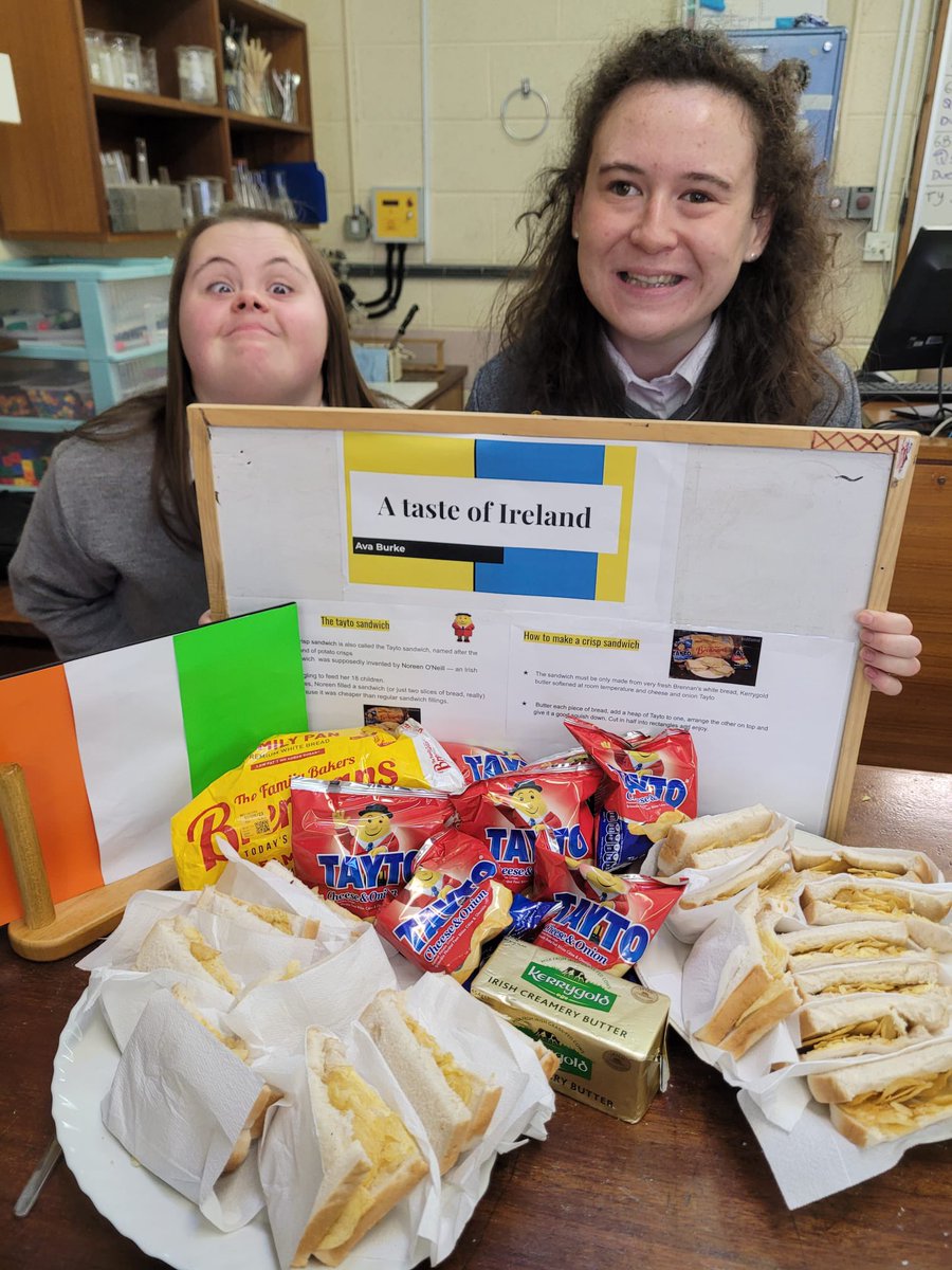 MountStMichael tweet media