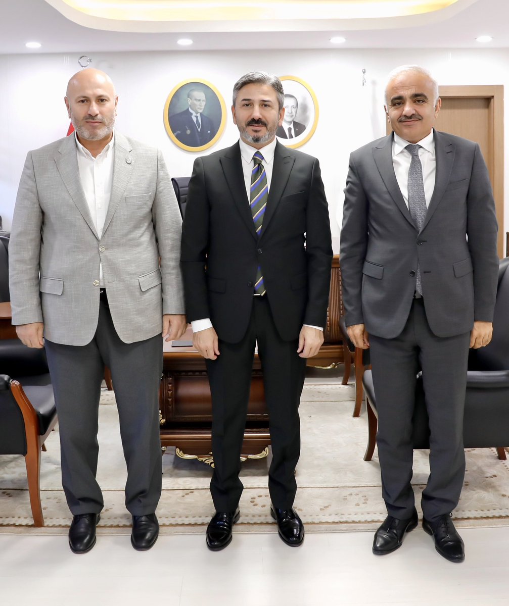 HTurkyilmazOMO's tweet photo. Çalışma ve Sosyal Güvenlik Bakan Yardımcımız Sayın Ahmet Aydın Bey’i ziyaret ederek, kamuda çalışan mühendislerin özlük haklarındaki iyileştirmelerle ilgili talep ve önerilerimizi belirttik.

Ayrıca kısa zaman önce okuyucu ile buluşan “Ormanın Kitabı” ve Mihenk Noktası” isimli kitaplarımı kendilerine takdim ettim.

Sayın Bakanımıza gösterdikleri ilgi ve nazik ev sahiplikleri için teşekkür ediyorum.