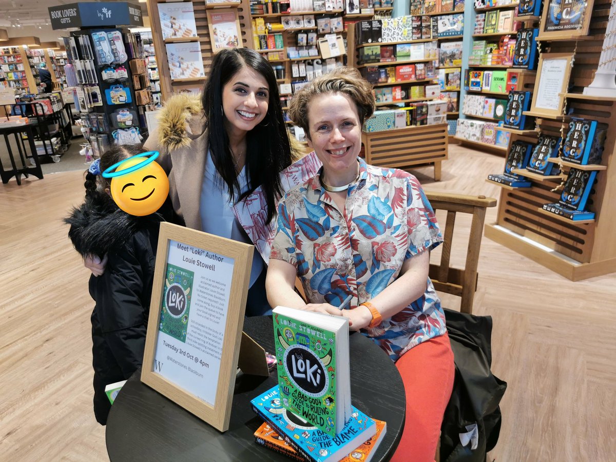 So pleased to have met the incredible @Louiestowell at @WstonesBburn with @ChristiGabbitas & @emmasuffield.

Thank u all for making this happen, and @Louiestowell for coming up North to see us. I'm still starstruck!

Also, yes, I introduced myself as saira_writes from Twitter 😂