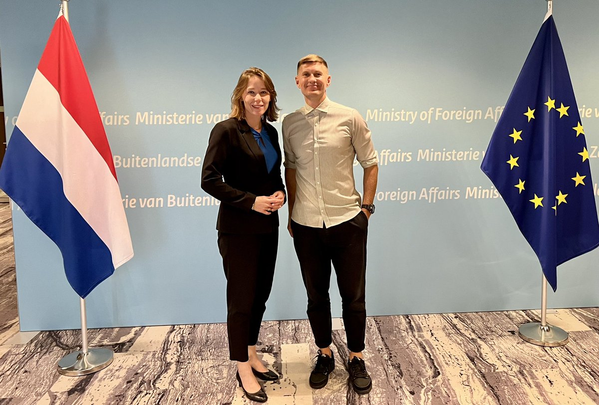 elevchenko's tweet photo. Een goed gesprek met @HankeBruinsSlot 
Dank voor je tijd, je steun en je empathie. We hebben absoluut dezelfde normen en waarden. 
Vrijheid is niet vanzelfsprekend. 
Eeuwig dankbaar voor alle Nederlandse hulp aan Oekraïne. 

Поспілкувалися з міністром закордонних справ Нідерландів @HankeBruinsSlot
Дякуємо за ваш час, підтримку та співчуття. У нас абсолютно однакові цінності.
Свободу- це не даність, за свободу треба боротися.
Безмежно вдячний за всю допомогу Нідерландів Україні.
