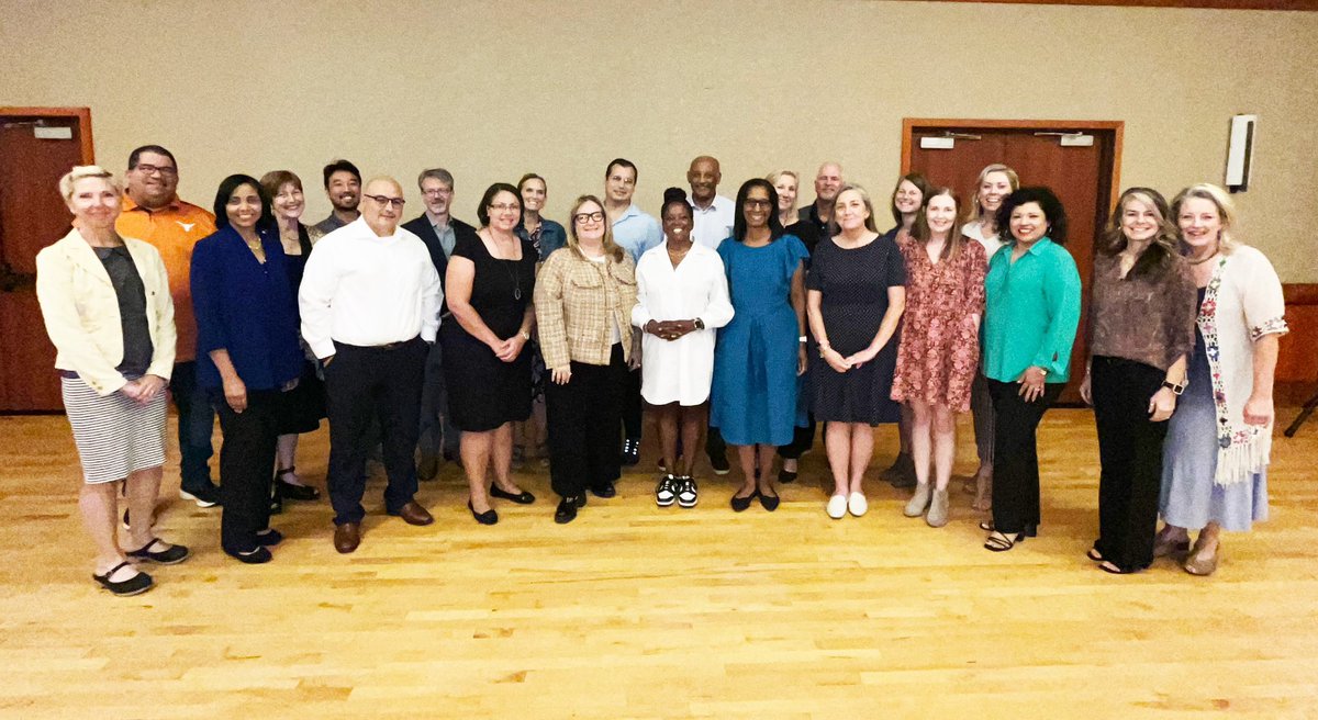 Great convo w/ the @UTexasStudents & @undergrad_UT senior leadership teams about student life & well-being, & how we can work together to help our #Longhorns be successful & graduate. Thanks @DrRichReddick for your partnership!
#LivingTheLonghornLife #InfluencingTheLonghornLife