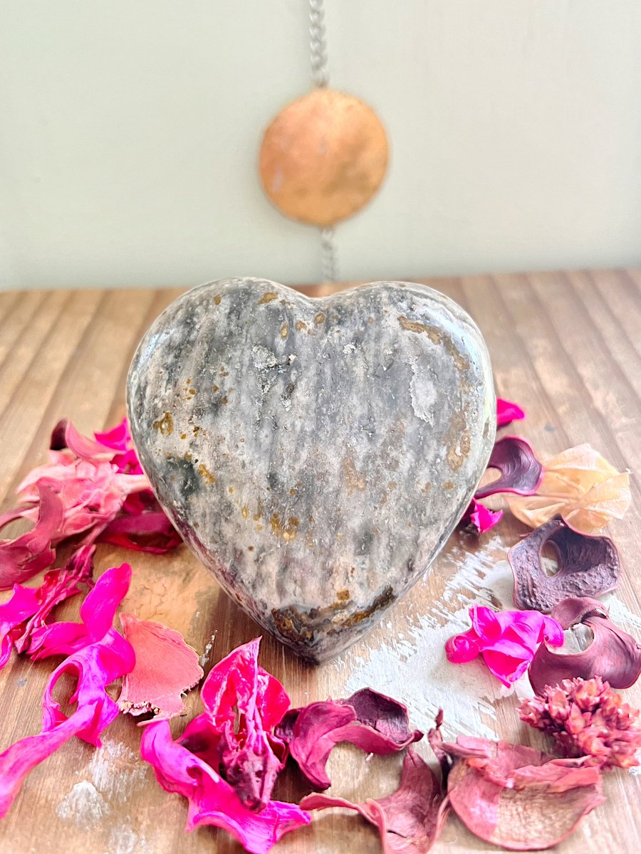 Annabtlouise's tweet photo. Treat yourself today to a gorgeous crystal from Rose and Quartz!🤍✨ I’d be honored if you’d take a chance on my shop!

We have high-quality, affordable crystals, specially curated mystery boxes, a gift with every order, same/next day shipping

VIDEOS🧵⬇️ https://t.co/buKUpcpL6P

📸: Red Banded Agate, Rainbow Moonstone, Ocean Jasper, Dark Flower Agate

Your support would mean EVERYTHING!🫶🏼 get free shipping on orders $75 and up with code FREE