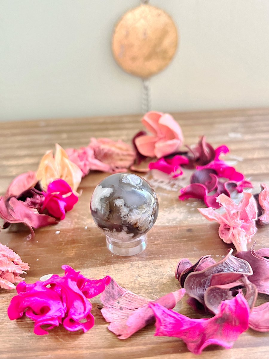 Annabtlouise's tweet photo. Treat yourself today to a gorgeous crystal from Rose and Quartz!🤍✨ I’d be honored if you’d take a chance on my shop!

We have high-quality, affordable crystals, specially curated mystery boxes, a gift with every order, same/next day shipping

VIDEOS🧵⬇️ https://t.co/buKUpcpL6P

📸: Red Banded Agate, Rainbow Moonstone, Ocean Jasper, Dark Flower Agate

Your support would mean EVERYTHING!🫶🏼 get free shipping on orders $75 and up with code FREE