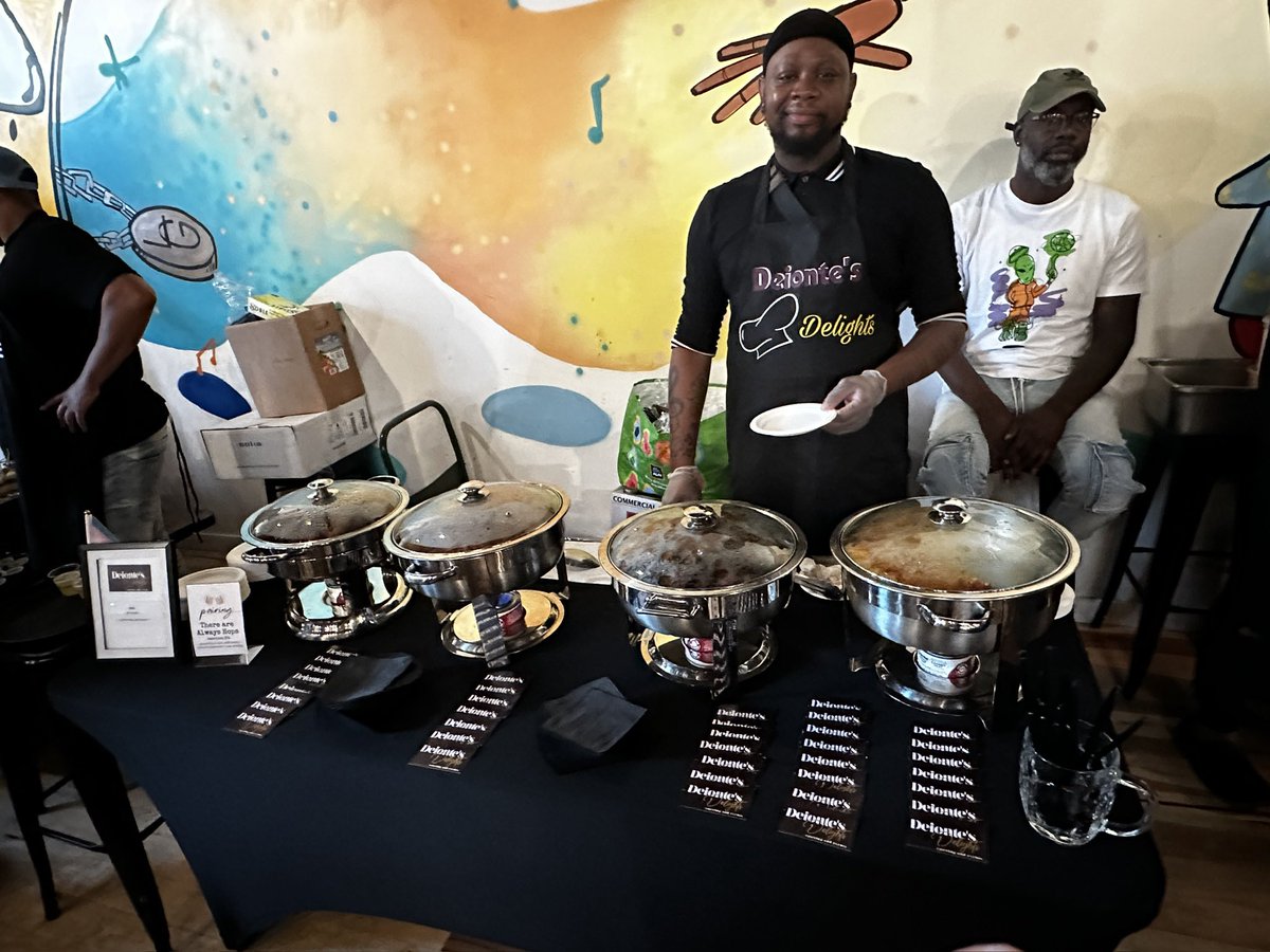 JSirakas's tweet photo. 📡🍽️#Taste of Pride 🏳️‍🌈@capitalpridedc @MrBakeSweets  @bloom.hstreet @hedonstate @hotlolas @raplheal @sugachef 
@veggie_table__ @veganjunkfooddmv 
🍷🍻🥮🧆🧁🍡🍬🥂🍾
DJ @Tezrah1 @thexaviersterling and @frieda_poussay @HouseofBalenciaga! 
👠💃🕺🏻🕺🏾🎼🎧💋
#PeaceLoveRevolution https://t.co/Izhv9g7OlR