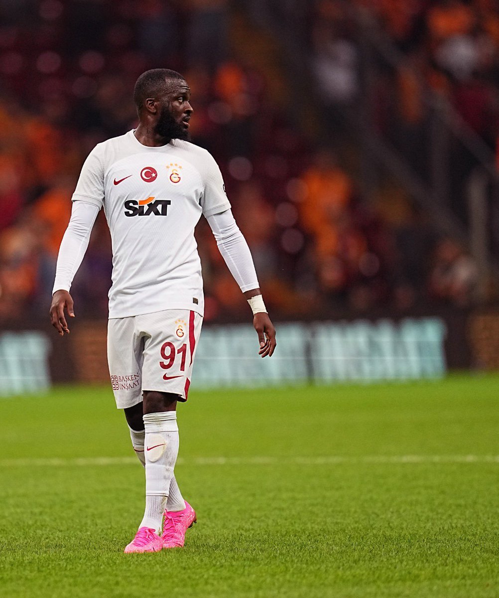 anguy Ndombele.. Sonradan girip orta sahanın ağır abisi gibi takılıp kurduğu üstünlük şaka mıydı..
#GalatasaraySK #SampiyonlarLigi #ManUtd #Icardi