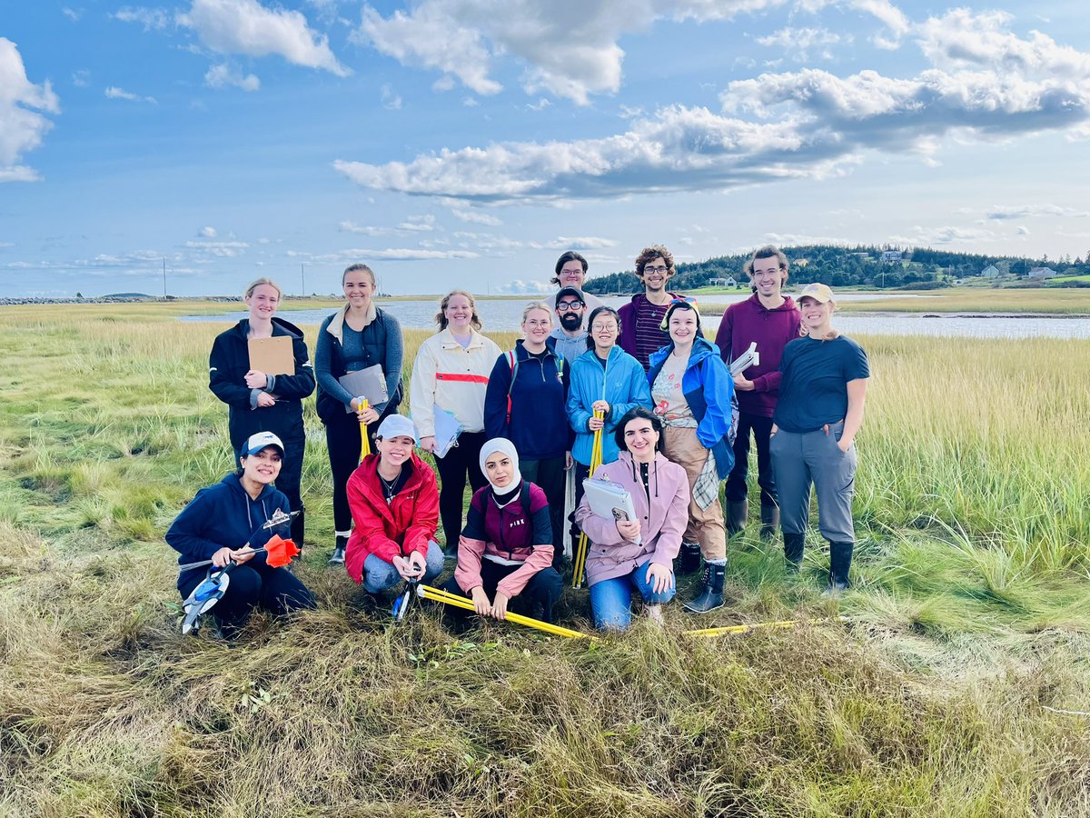Wonderful field trip to the Grand Desert #tidal #salt #marsh with my #Plant #Ecology class! Students measured plant #biodiversity &amp; learned about salt adaptations like succulence. Perfect weather, just enough wind to keep the bugs at bay 😁 #NovaScotia #AtlanticOcean <a href="/SMUScience/">SMUScience</a>
