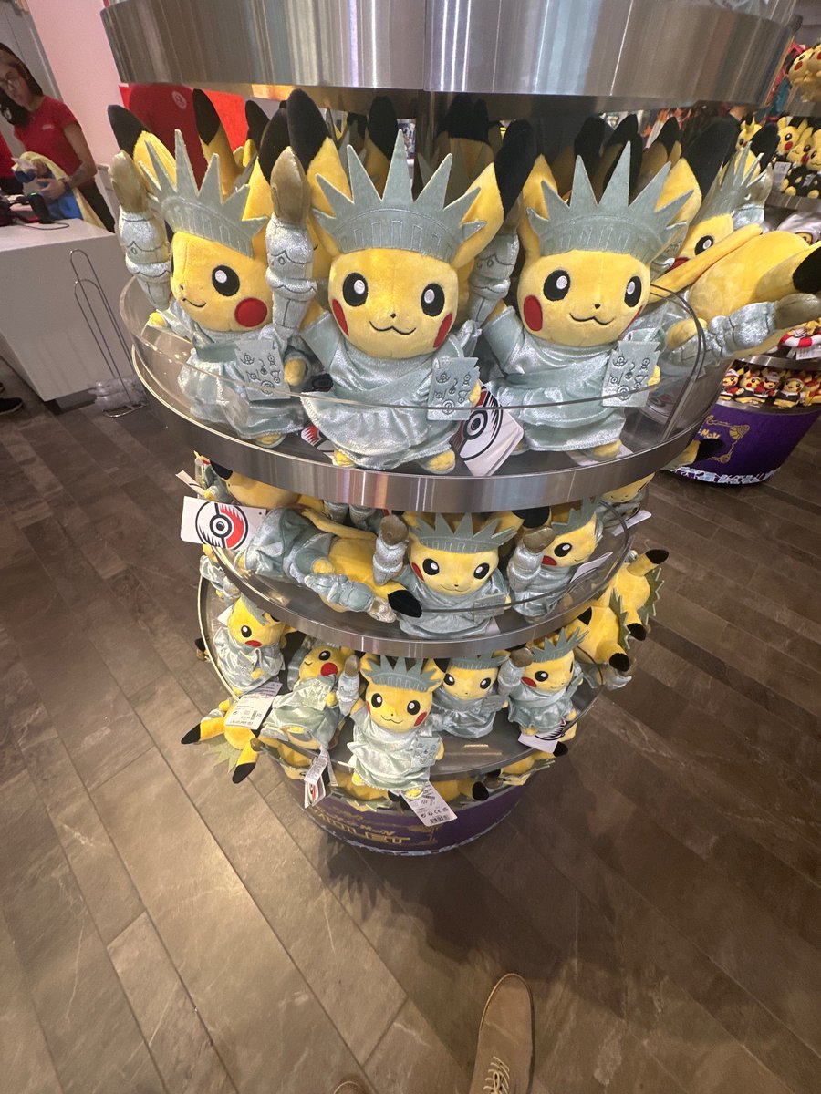 100 retweets by tmrw 5pm est and I’ll give away pumpkin pikachu on stream. 175 for pumpkin and nyc
Twitch.tv/evan777713