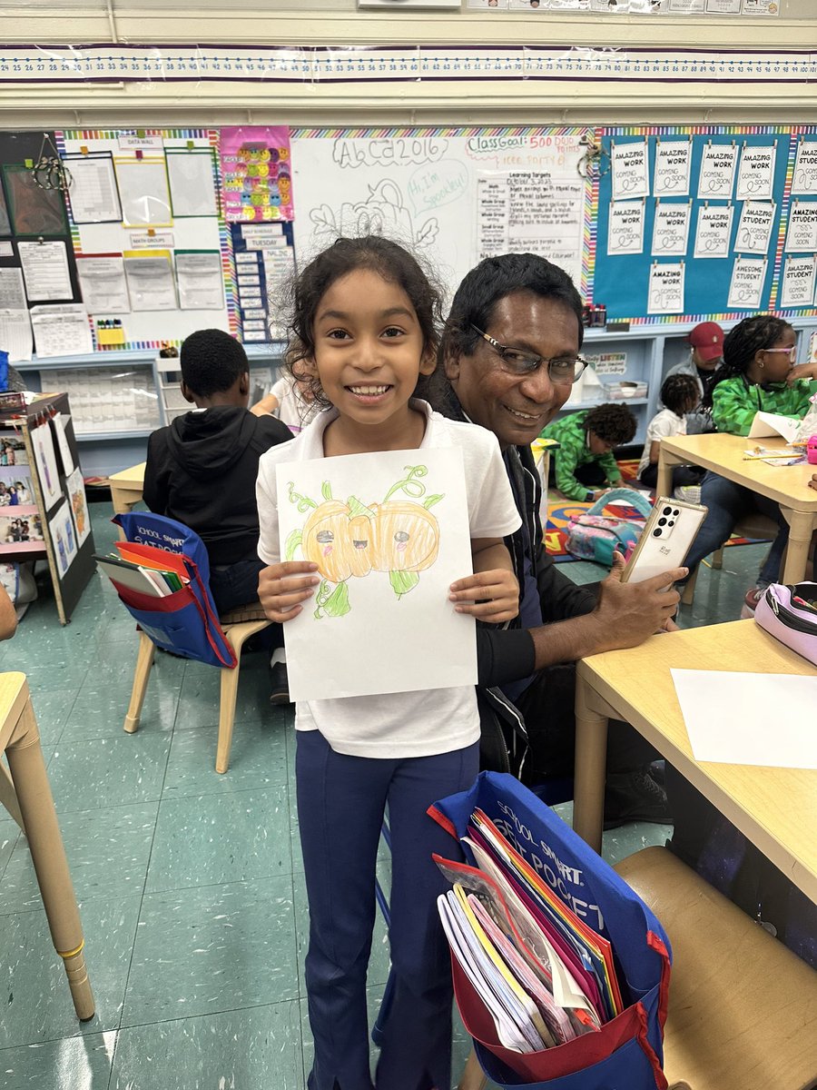 2ndWithMiller66's tweet photo. Parent engagement today! We read Spookley the Square Pumpkin & drew our own 🎃 @PS66JKO #jko #ps66 #secondGradeRocks https://t.co/8Q2UfIDUSg