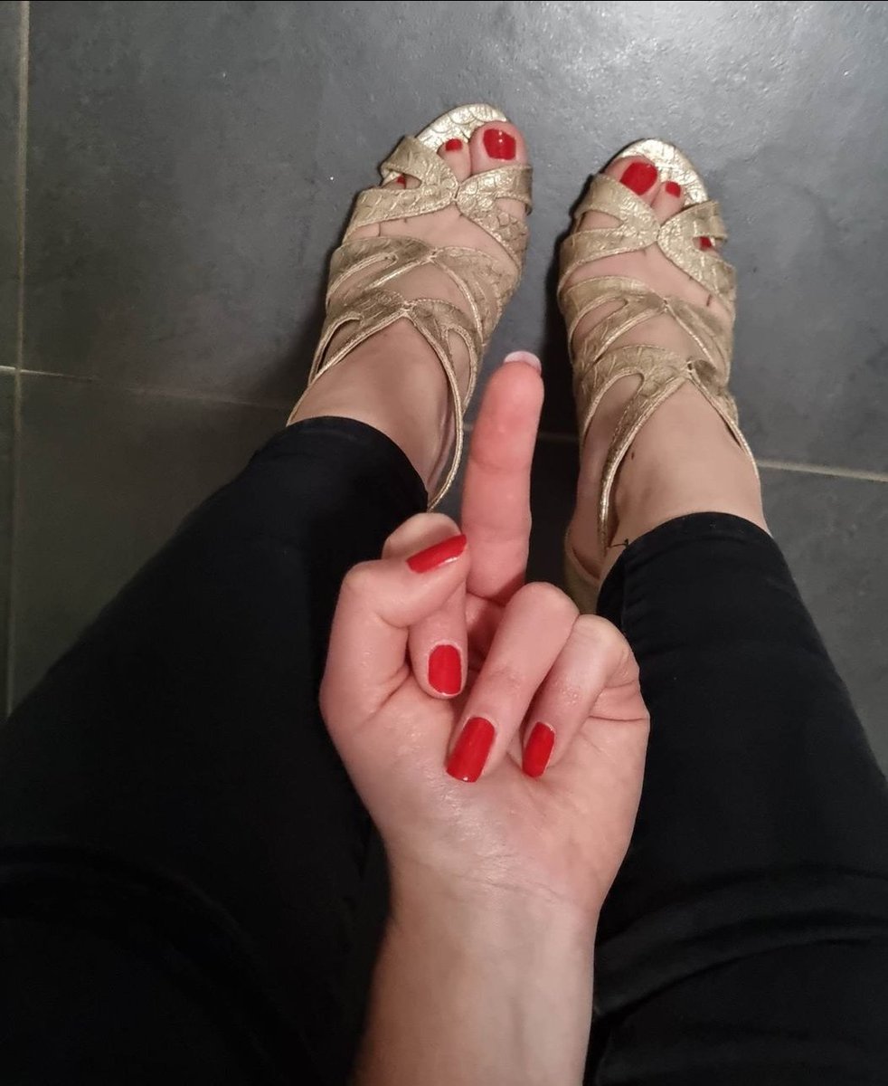 couplehotx's tweet photo. viens ramper à mes pieds. J'ai besoin d'une  petite pute à qui sucer le pognon. Tu as deux choix . Soit tu raque avec des offrandes ou encore mieux tu viens lâcher ton fric comme une petite merde sur mon compte mym 
https://t.co/4k8nlpGdqU
#feetfetiche #soumis #moneyslavefrance https://t.co/aeQStUTwDw