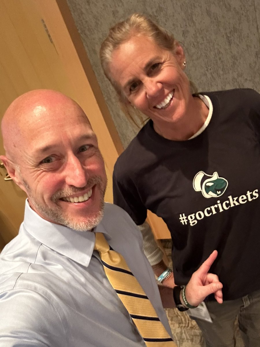 WendyStJames2's tweet photo. @Joe_Sanfelippo inspiring and entertaining conference today! #30secondculture #gocrickets https://t.co/s9QjSLCJOJ
