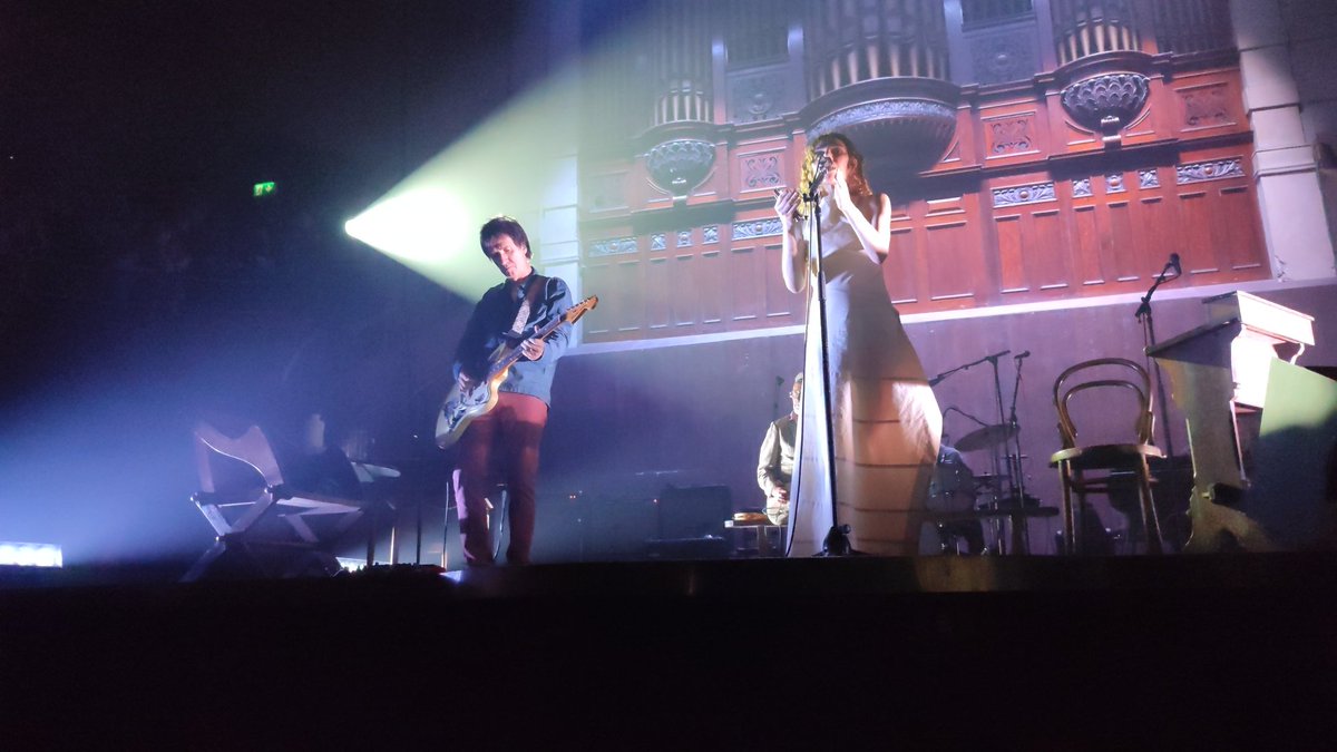 simonsanders's tweet image. Oh my, what a show tonight from @PJHarveyUK with special guest @Johnny_Marr ! @Alberthallmcr  #pjharvey #johnnymarr