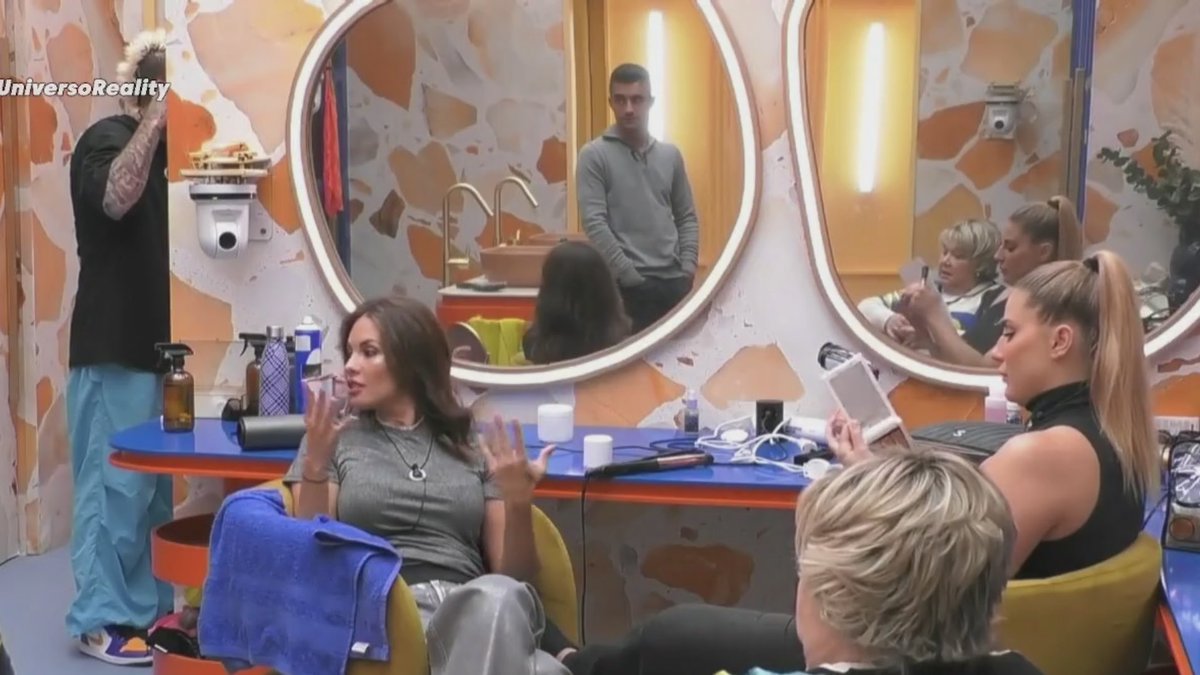 soniab106's tweet image. Amando este grupito… 
Jess, Alex, Javi, Susana y Karina 
🤣🤣🤣🤣🤣
#GHVIP30