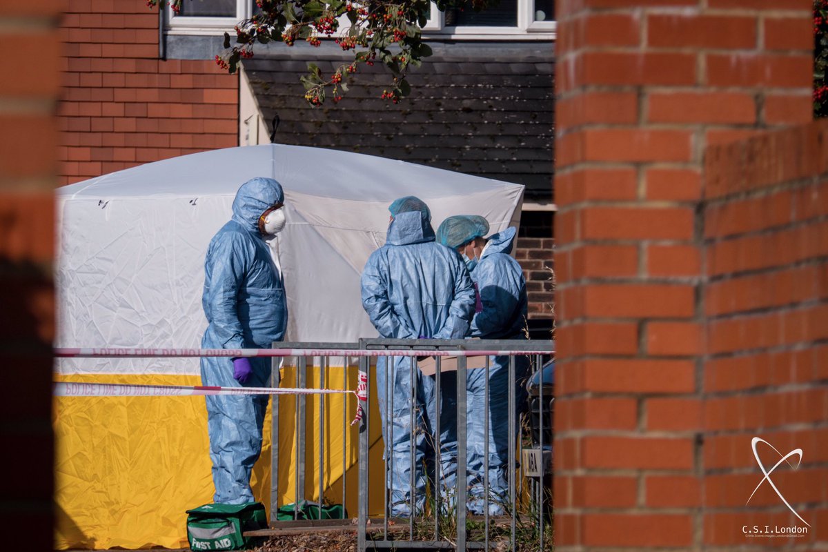 csi_london's tweet photo. @CrimeLdn @ScarcityStudios @999London @uknip247 @obbsie #knifecrime #AnotherLifeLost @MPSCroydon @MPSSutton
3/10/23 #MurderInvestigation-Fatal #Stabbing following garden #fire-Male 42 #Deceased. #TyphoonWay, #Wallington #Sutton #SM6
Video: https://t.co/P7VGCrgu4X https://t.co/pdIM3pgHM3