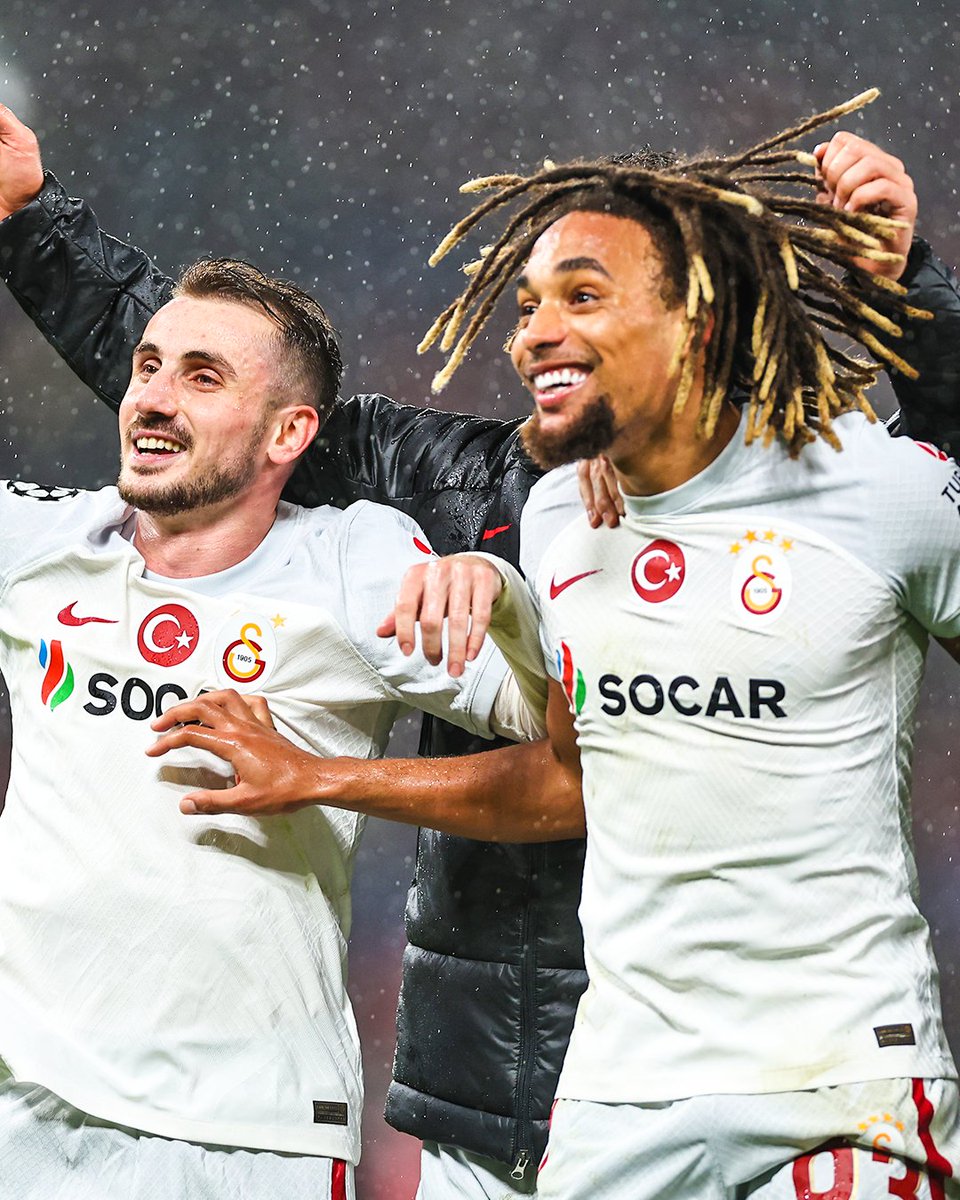 brfootball's tweet photo. Galatasaray were hyped after winning at Old Trafford 🥳 https://t.co/kCRGcy5Tep