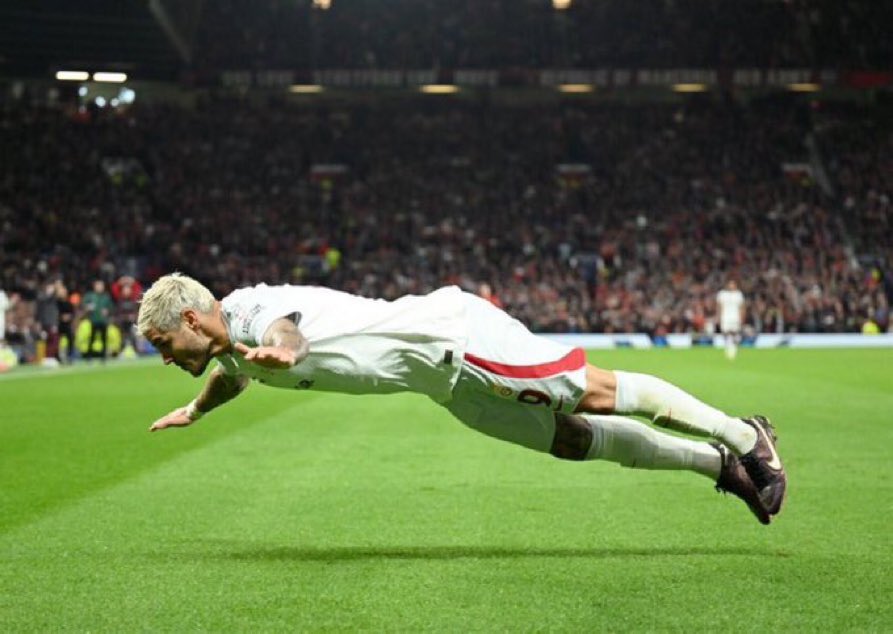 Bu adam penaltı kaçırırsa az sonra şov yapacak demektir… 💛❤️