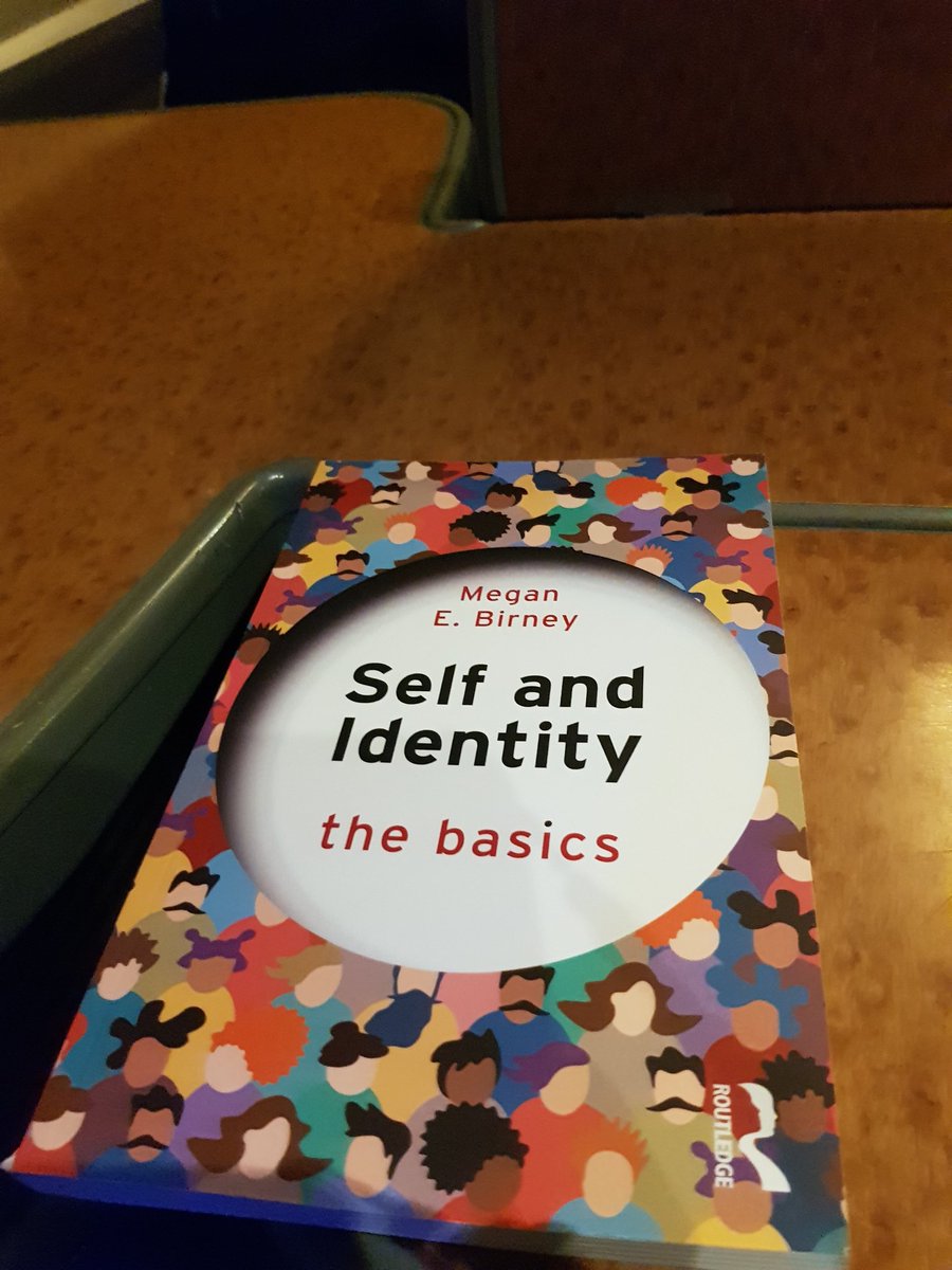 kerryc1983's tweet photo. @meganebirney thanks for keeping me company on my train journey home 😁😁 https://t.co/lvKmxzdv3Q
