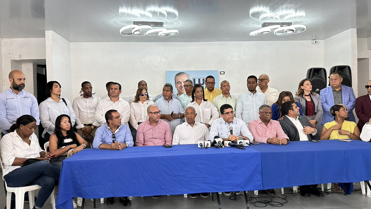 dioastacio's tweet photo. Nuestro reto es unificar al partido y hacer que el PRM retenga la plaza de Santo Domingo Este, nuestra ciudad merece ser mejor. ¡Unidos somos más fuertes! 🤝 #PRM #LuisAbinader #SDE @BERTICOSANTANA #DíoAstacio #DíoAlcalde https://t.co/uJns2VCKGf