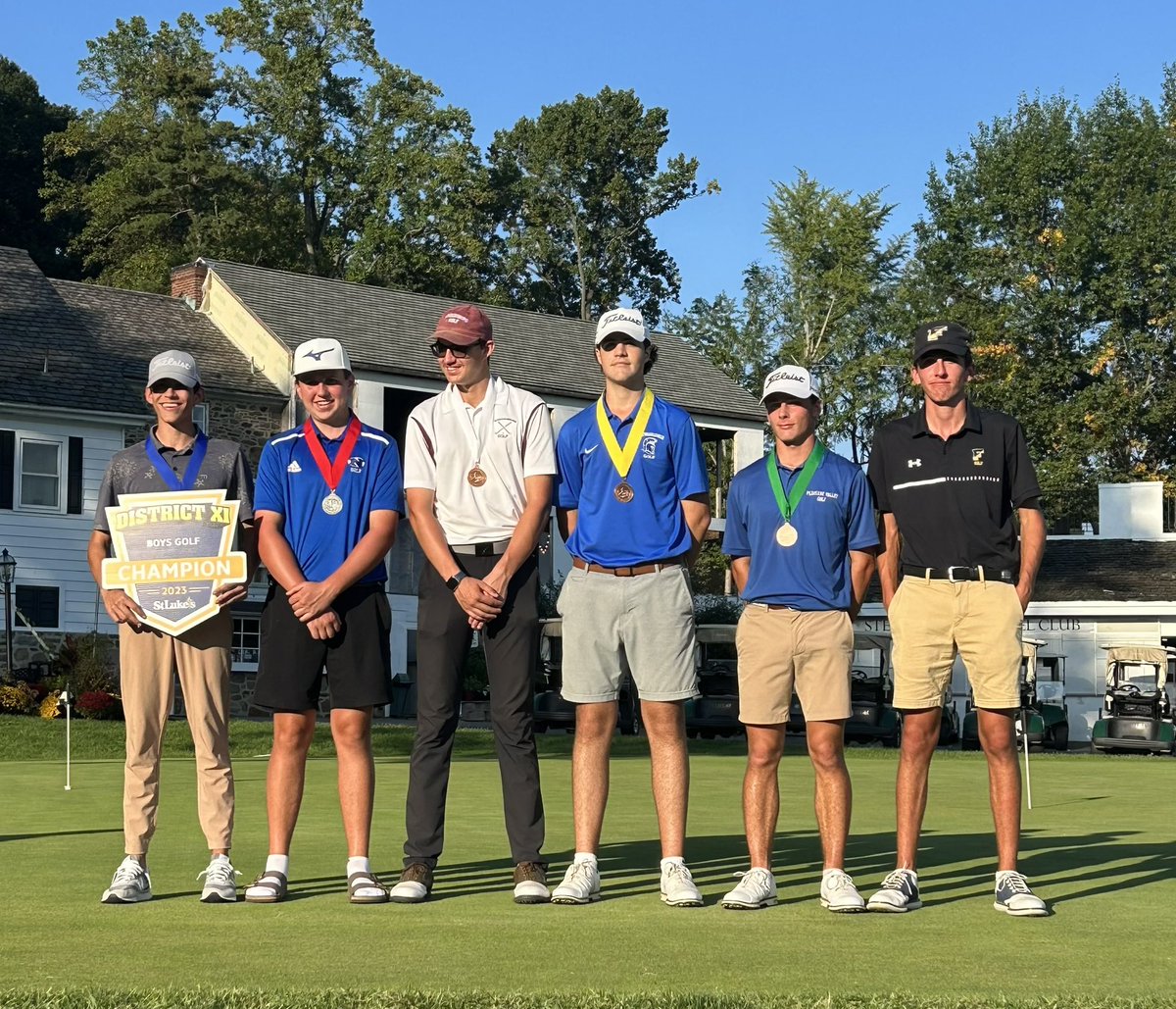 fhssportsBASD's tweet photo. PATRIOT PAGANO
Our own Louie Pagano finished tied for fourth (78) at today’s @PIAADistrictXI 3A boys golf championships AND qualified for @PIAASports championships in a playoff!
Louie, Louie!!!! Way to go.
🎥: Coach Evans https://t.co/EqDAvuqDhI