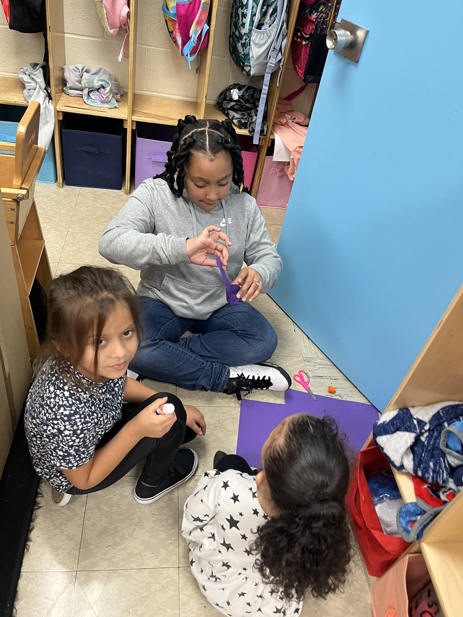 Mrs.Sloan tweet media