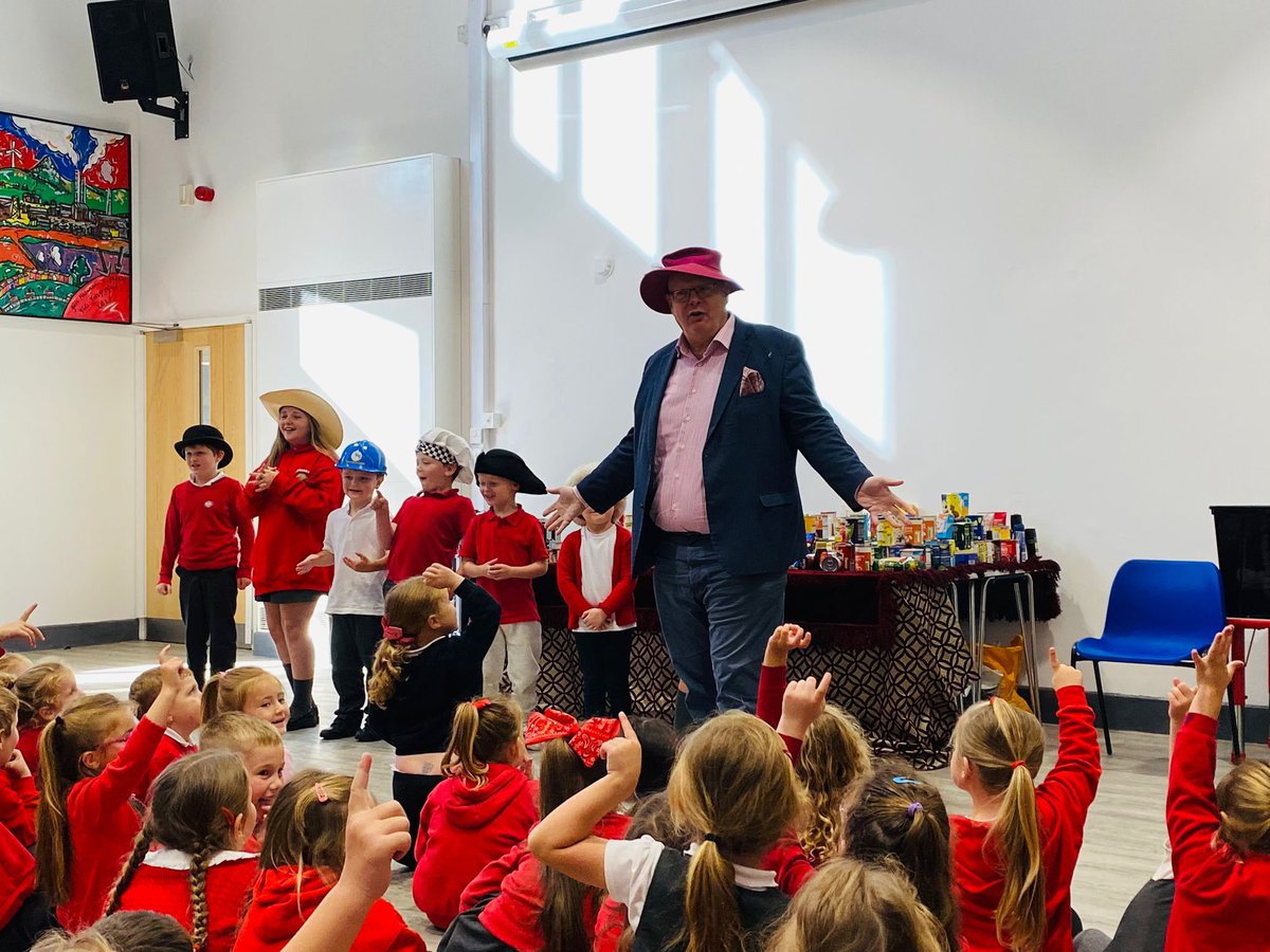 Diolch o galon i’r Parch. Evan Morgan am ddod i gynnal gwasanaeth Diolchgarwch yn yr ysgol. We had a fantastic reponse for items to donate to the local foodbanks as part of our Thanksgiving assembly. Diolch yn fawr am eich cyfraniadau. <a href="/SalemCanton/">Capel Salem</a>