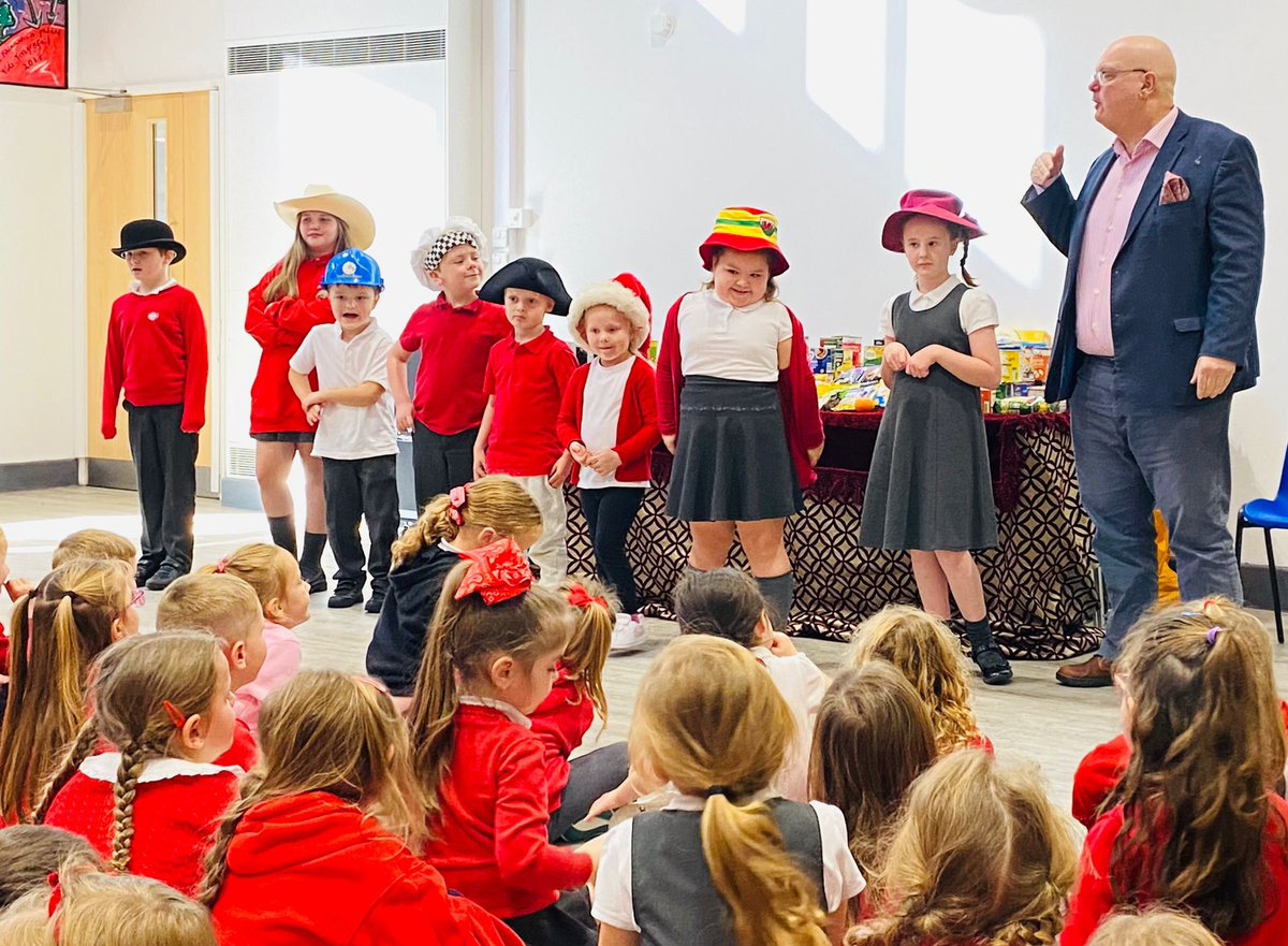 YGGTonyrefail's tweet photo. Diolch o galon i’r Parch. Evan Morgan am ddod i gynnal gwasanaeth Diolchgarwch yn yr ysgol. We had a fantastic reponse for items to donate to the local foodbanks as part of our Thanksgiving assembly. Diolch yn fawr am eich cyfraniadau. @SalemCanton https://t.co/g1jALJrfgc