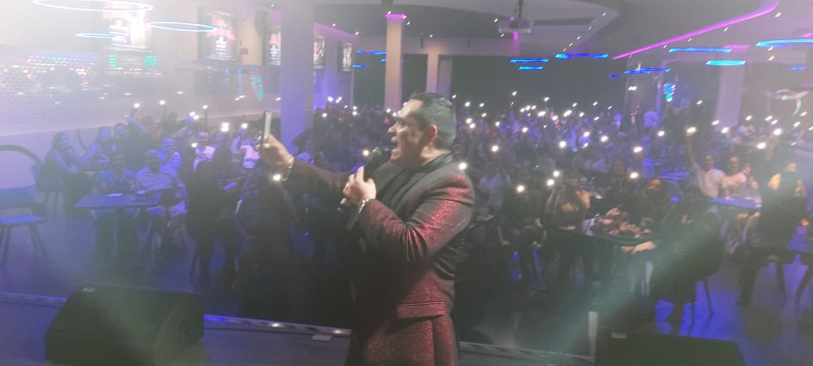 rafaramirezmx's tweet photo. La meta es ser mejor que ayer, No mejor que nadie!
Sé la energía que quieres atraer.
Siembra sonrisas y cosecharás alegrías...
🎬🎥📸📺👌🏽😉🎭🤩 #rafaramirez #elprincipedelarisa #linguililinnn 🤪✌🏼 https://t.co/FH31Ax4WWj