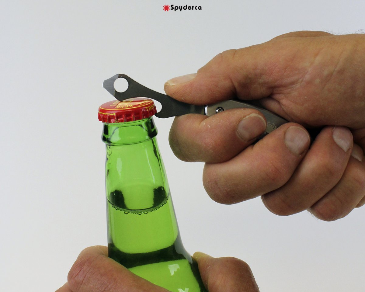 SpydercoKnives's tweet photo. ClipiTool® knives combine a traditional main cutting blade with other useful tools, like scissors, screwdriver/bottle openers, and serrated blades. What non-knife pocket tools do you use most? #Spyderco #ClipiTool https://t.co/vCyRNsCDwz