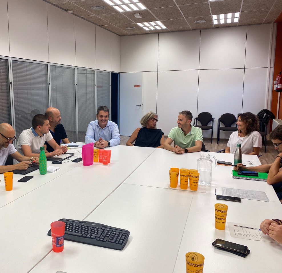 Aquesta tarda, l’equip de govern de SM Balenyà ha assistit a la trobada amb els tècnics i caps de la Mancomunitat La Plana per conèixer amb detall les seves funcions i ajudar-los a perfilar el primer Pla d’Acció Mancomunat.

#mancomunitatlaplana #malla #osona