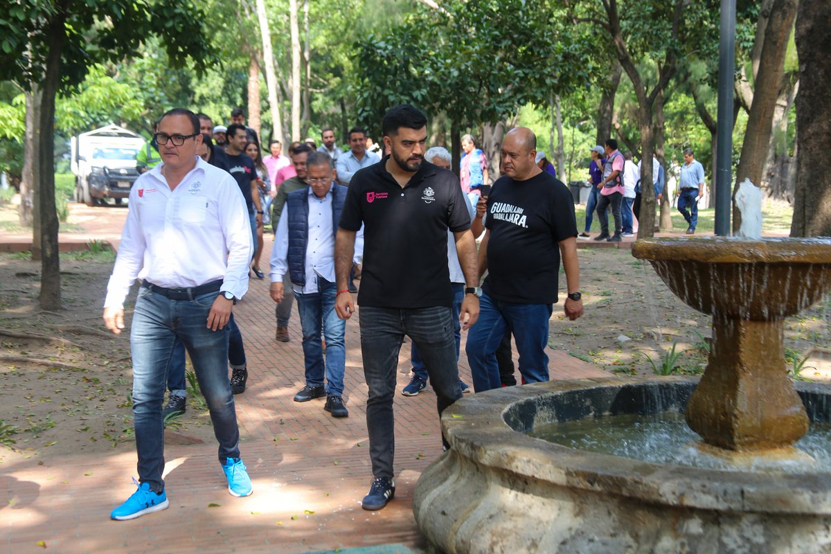 felixgastelum1's tweet photo. 🙌🏼Con el impulso del alcalde @PabloLemusN cada vez llegamos a más colonias. Las cuadrillas de Servicios Públicos todos los días se esfuerzan más para enchular la ciudad.💪🏼 https://t.co/wVC3mIc5wD